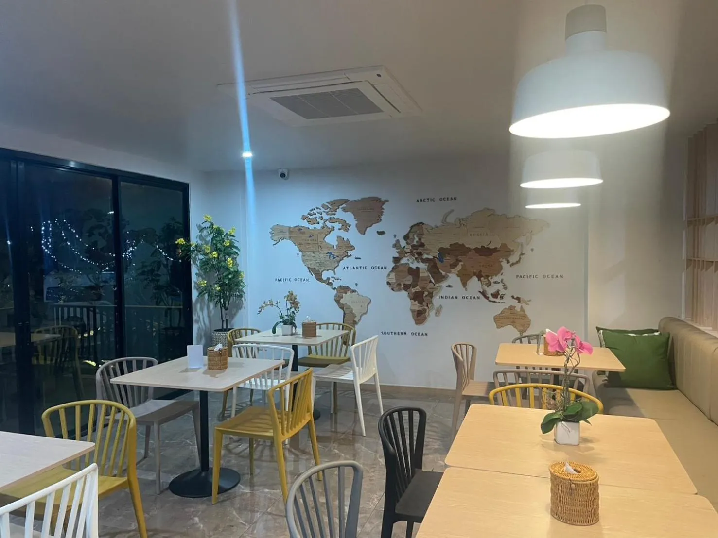 Restaurant/places to eat in Baan Bangkok 97 Hotel