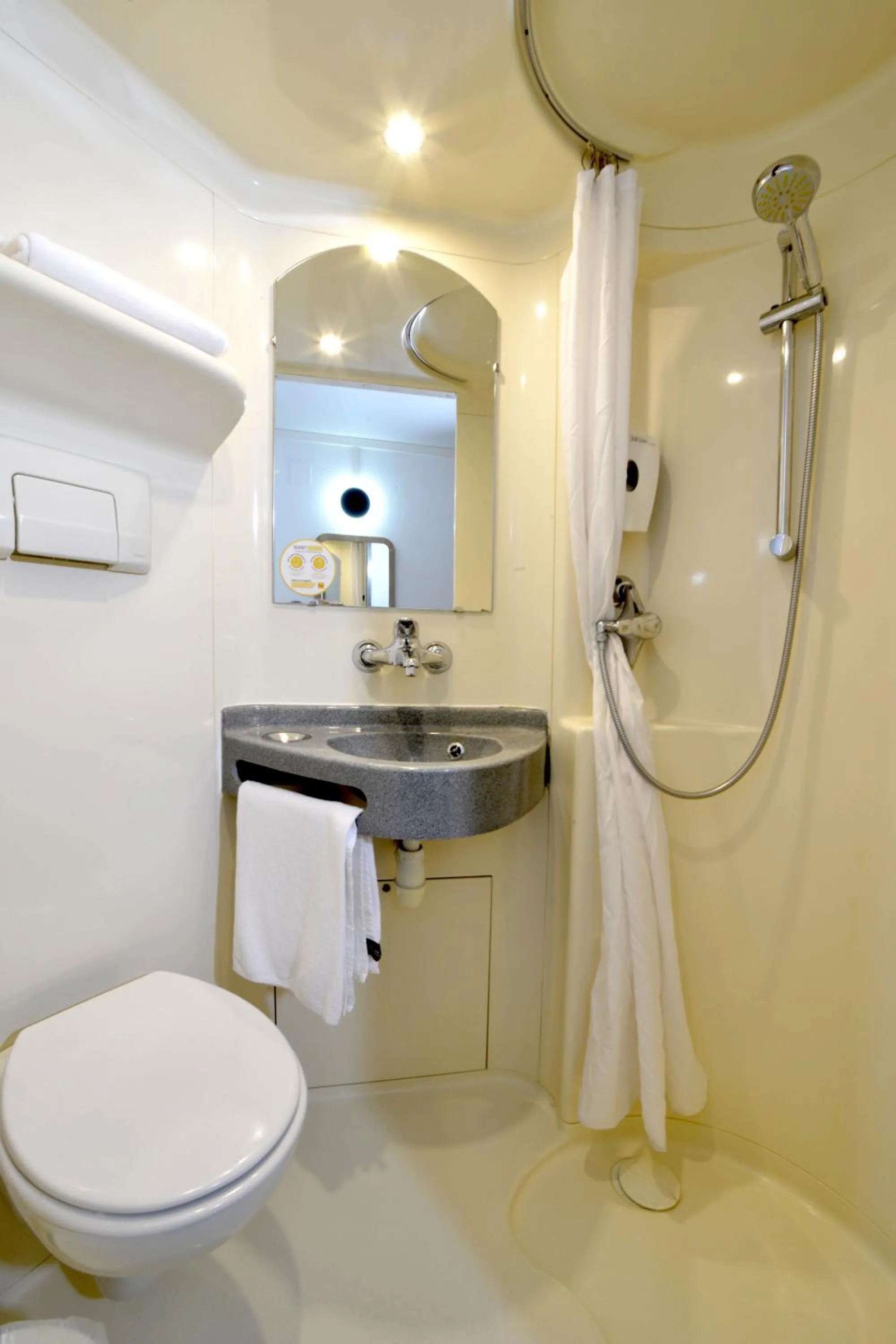 Bathroom in Premiere Classe Dunkerque Loon Plage