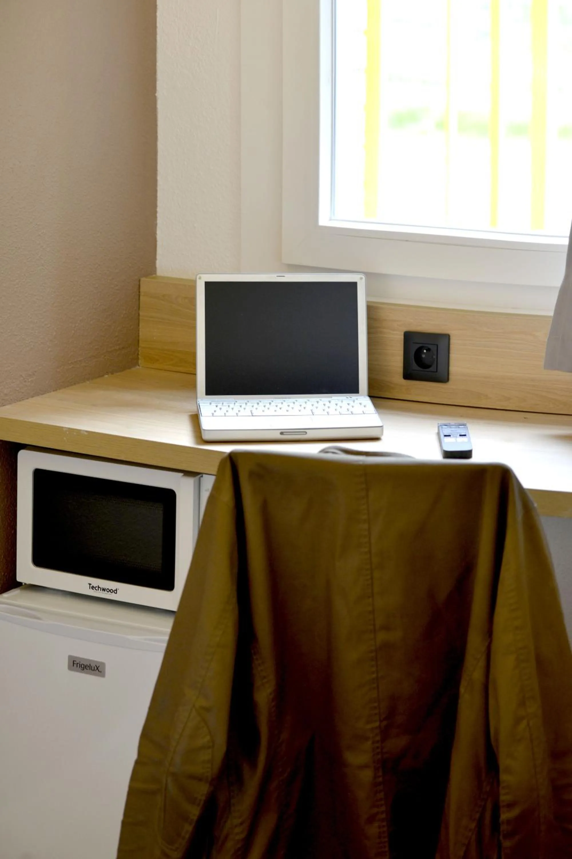 microwave in Premiere Classe Dunkerque Loon Plage