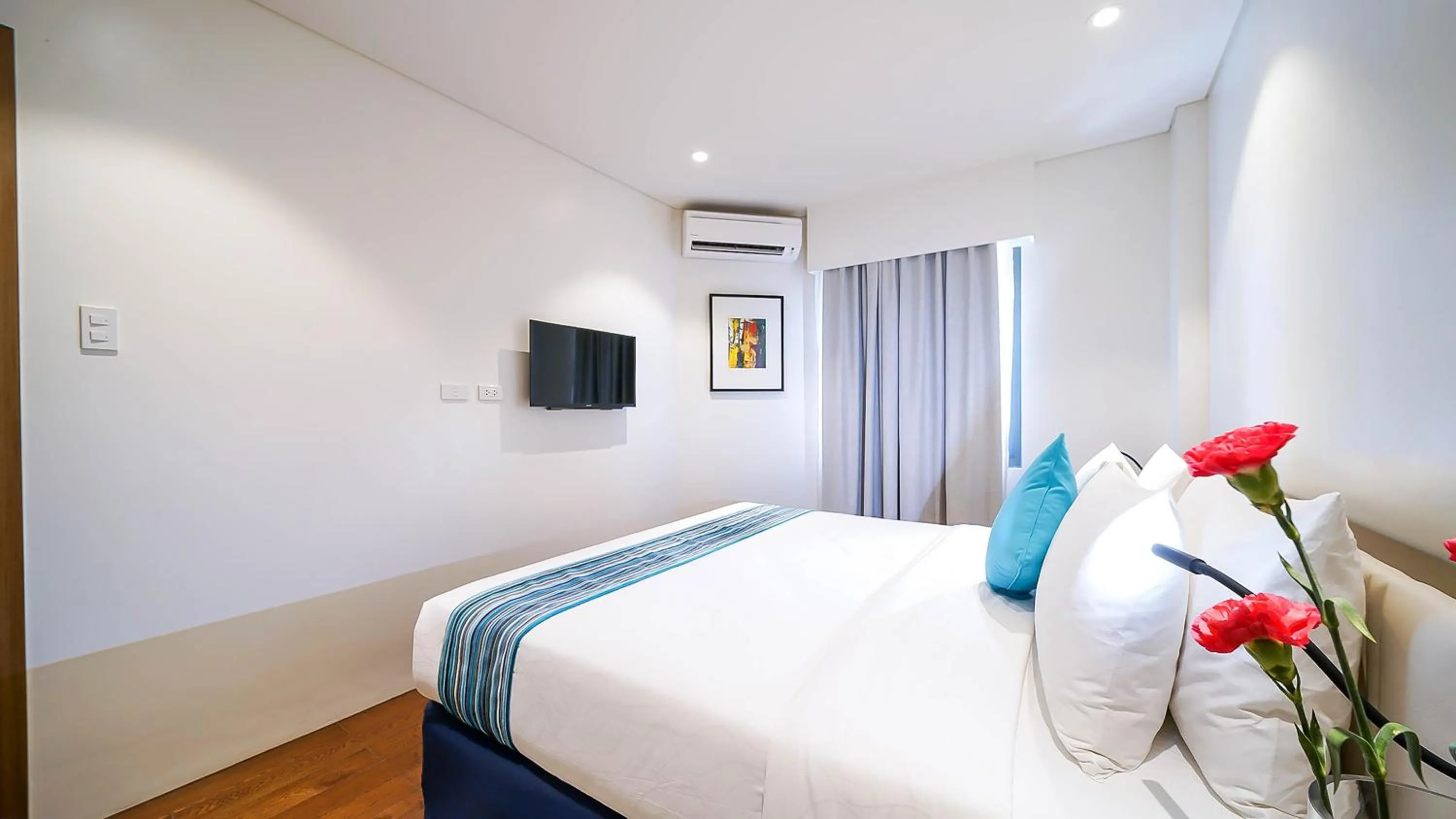 Bed in Tambuli Seaside Resort and Spa