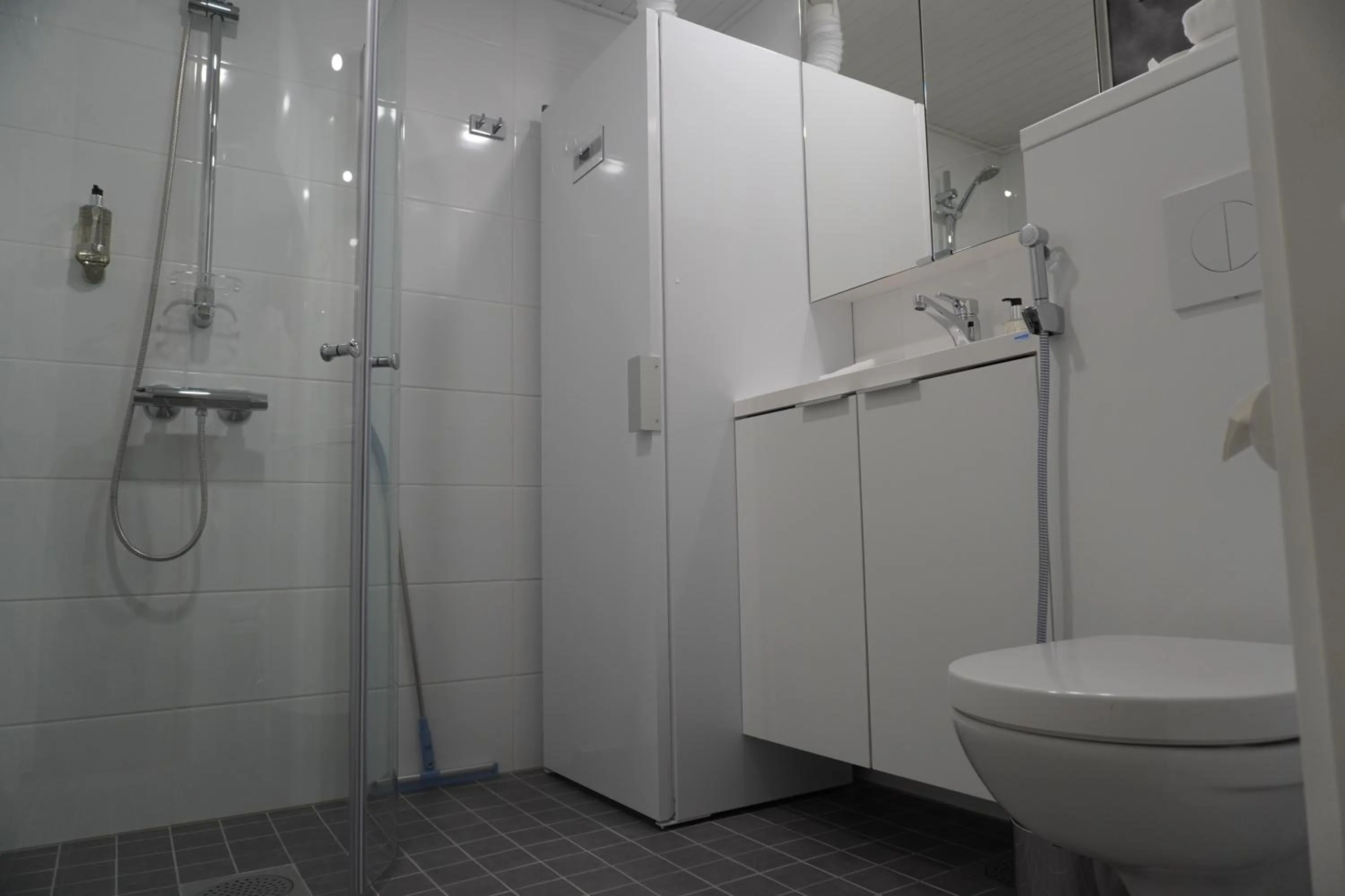 Shower in KIDE hotel by Iso-Syöte