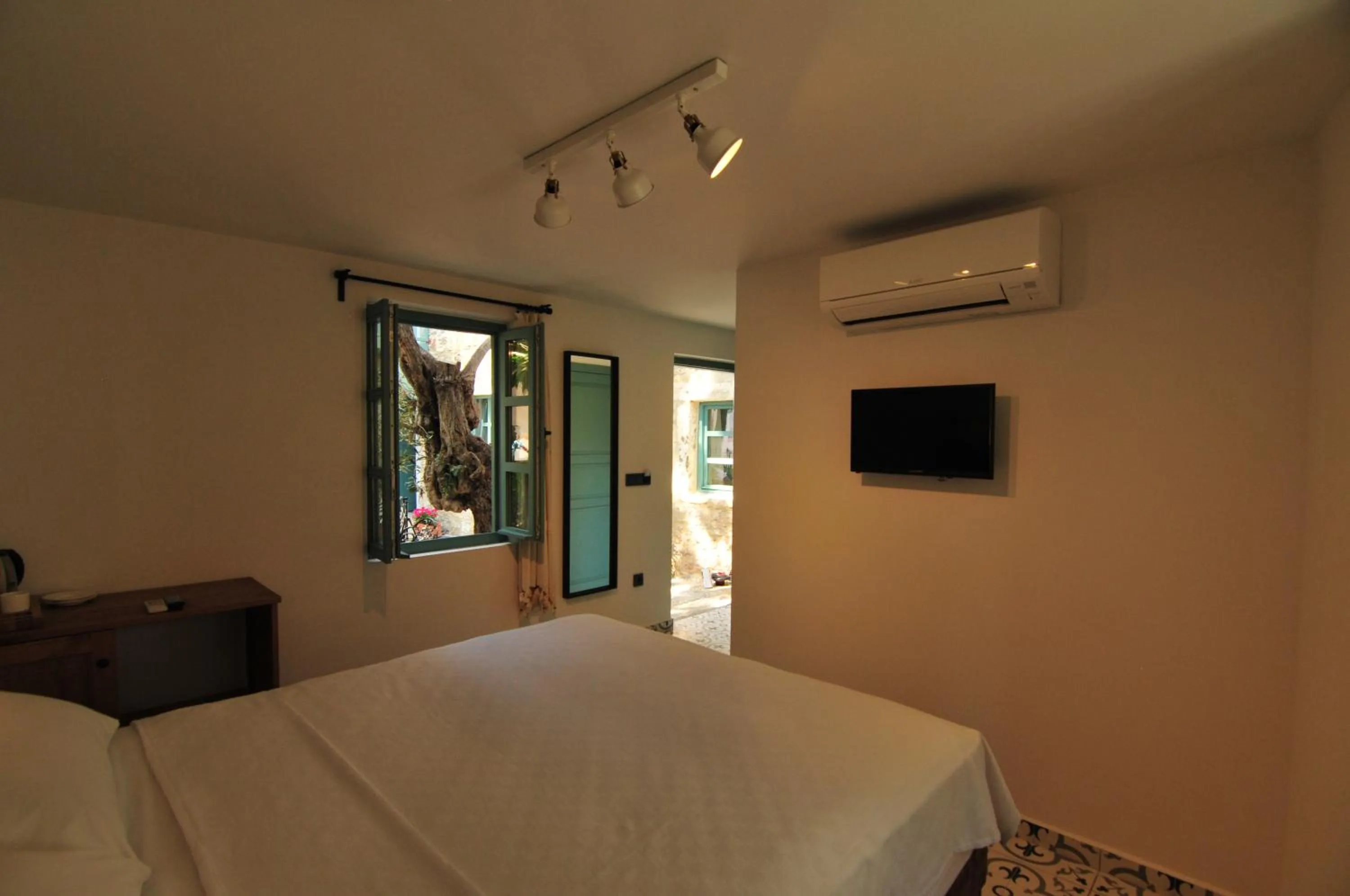 Bed in Oalis Boutique Hotel