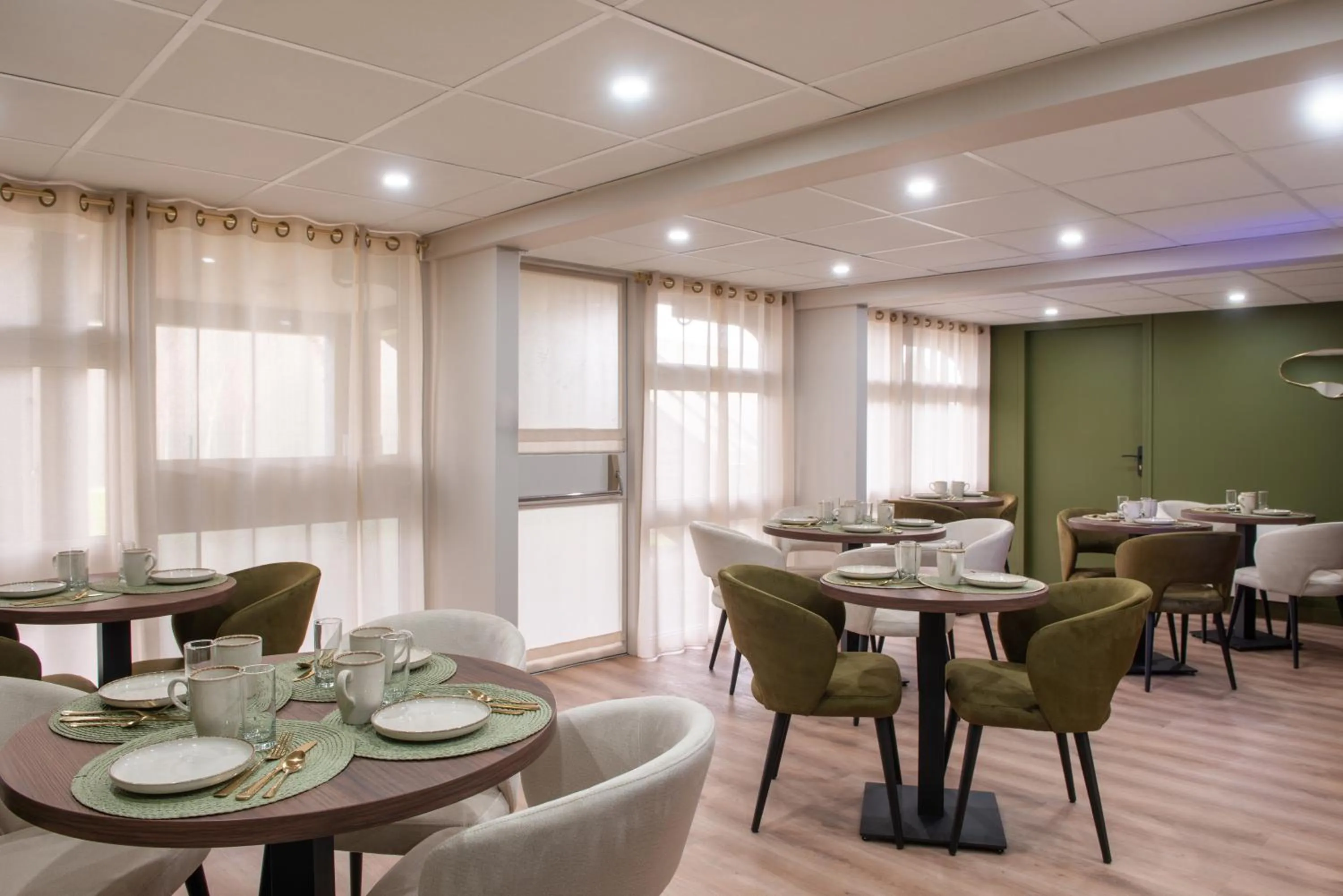 Lounge or bar in Hôtel Olivet, Orléans Sud - Nouvelle Ouverture