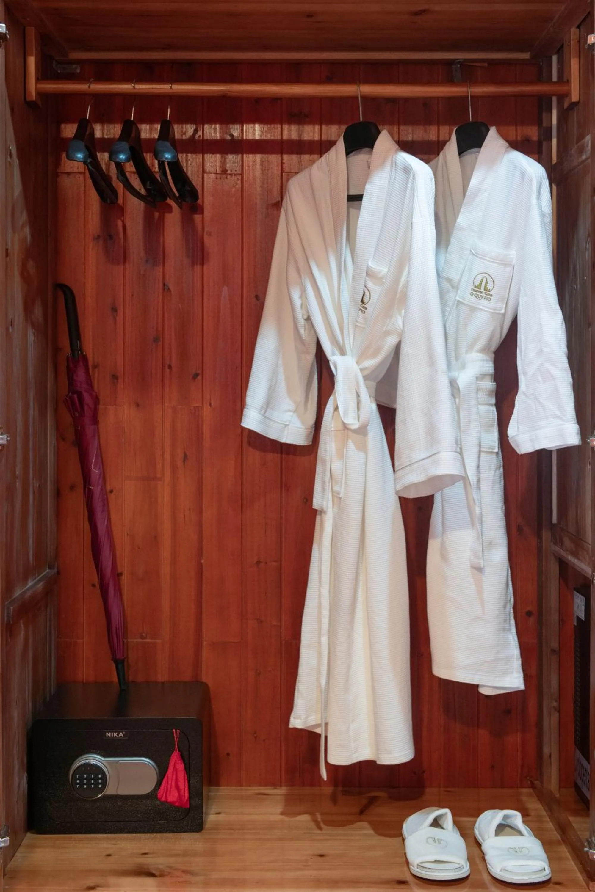 wardrobe in Heaven Gate O Quy Ho Hotel Sapa