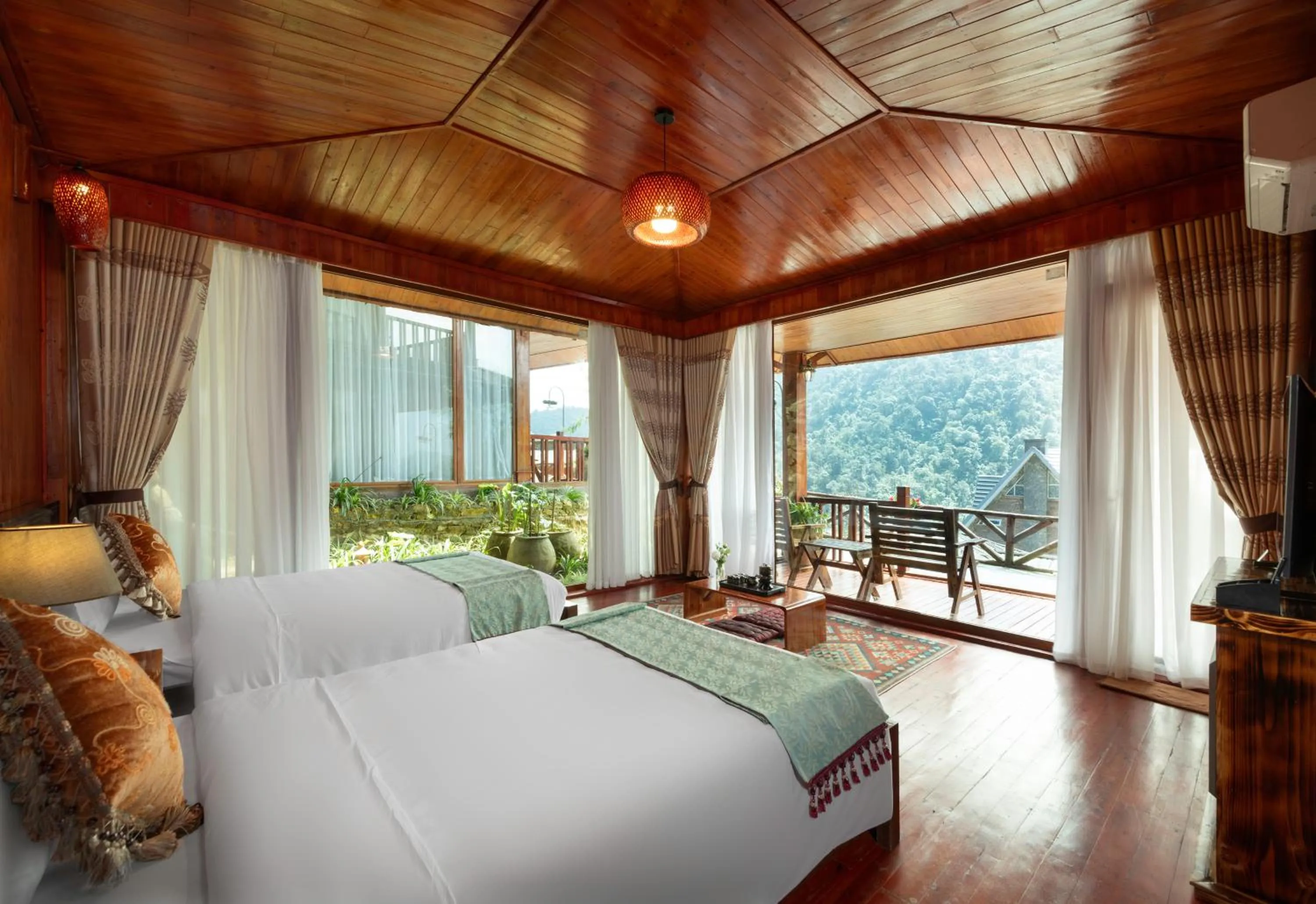 Natural landscape, Bed in Heaven Gate O Quy Ho Hotel Sapa