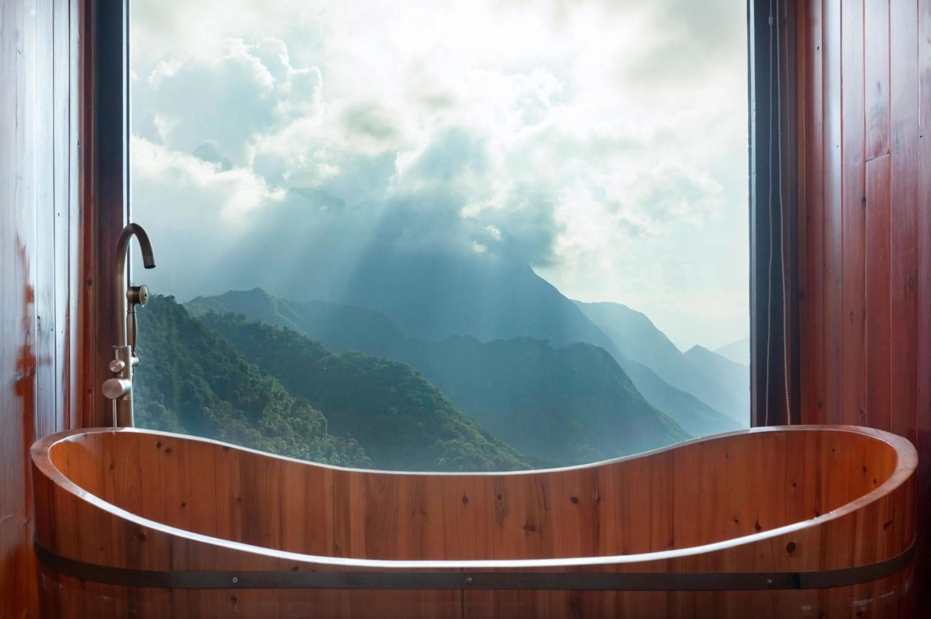 Hot Tub in Heaven Gate O Quy Ho Hotel Sapa