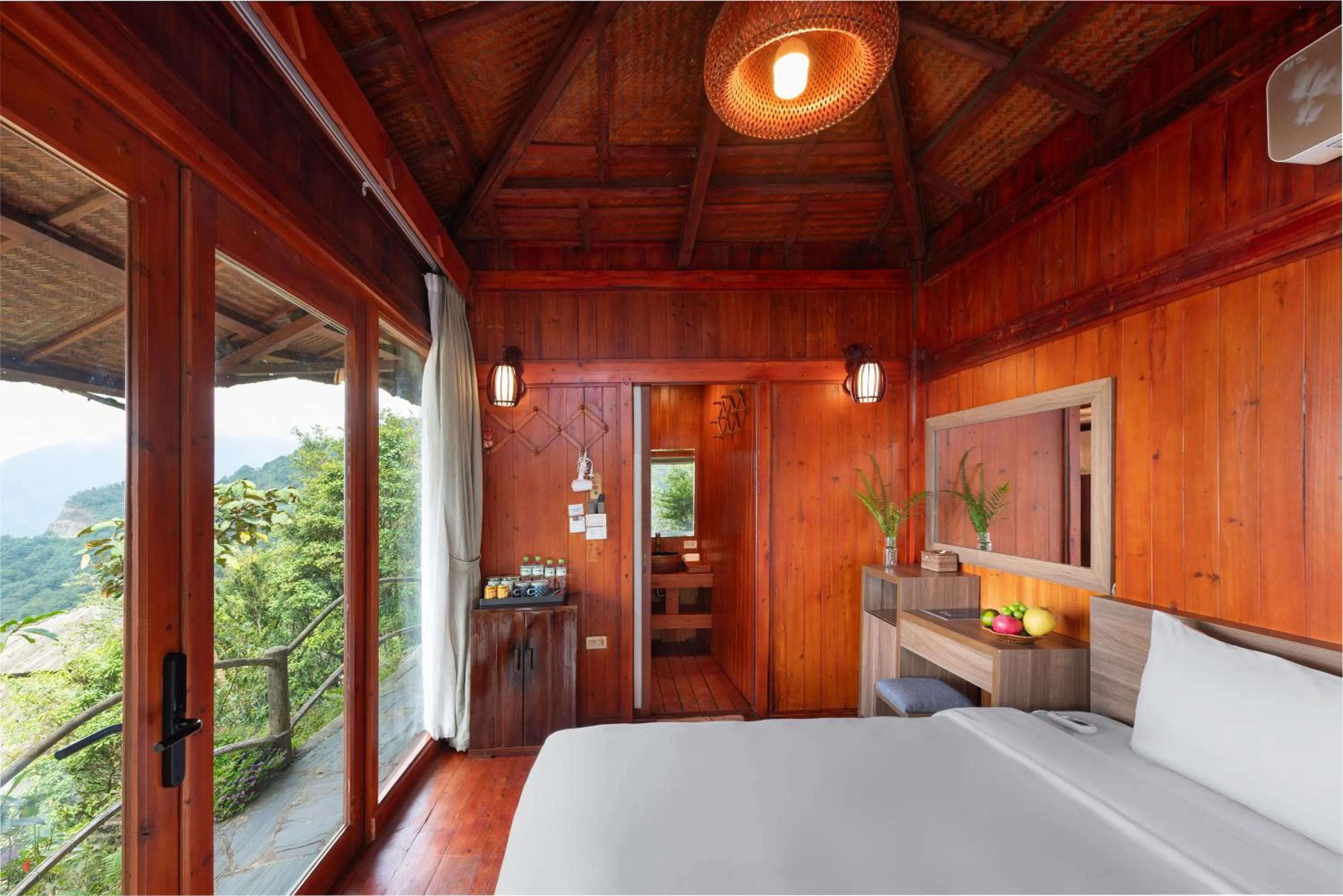 Bed in Heaven Gate O Quy Ho Hotel Sapa