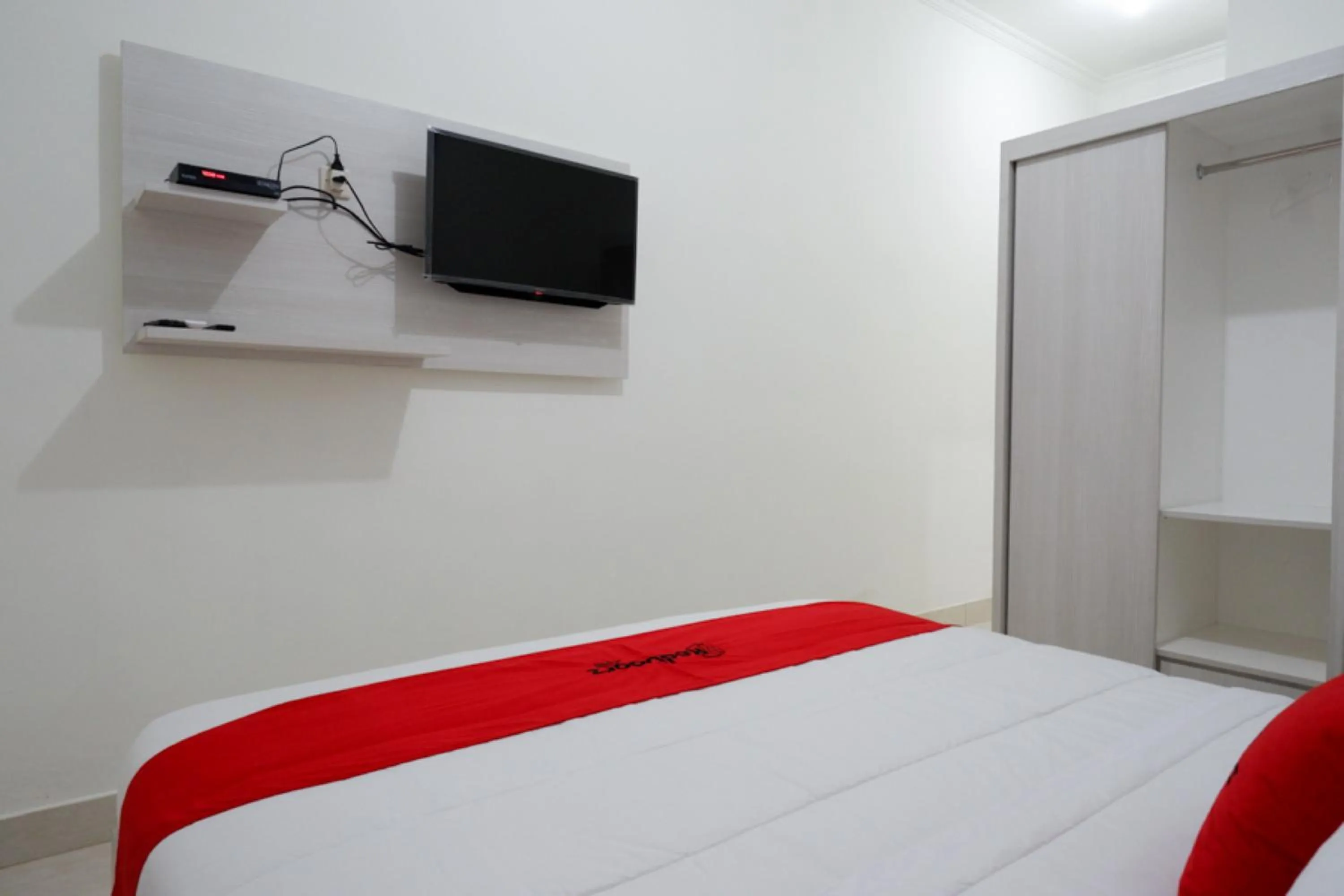 Bedroom, Bed in RedDoorz near Mataram University