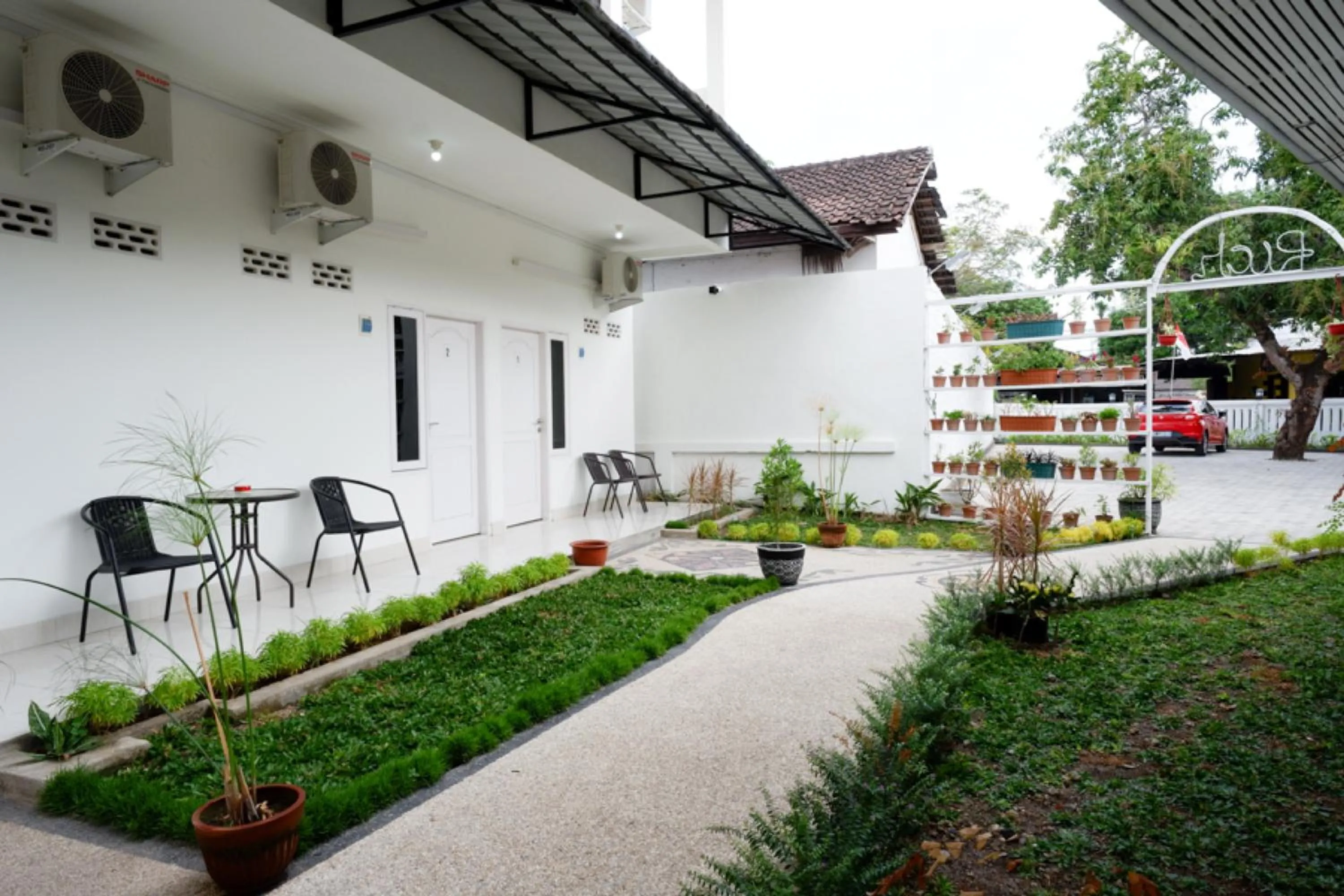 Garden in RedDoorz near Mataram University