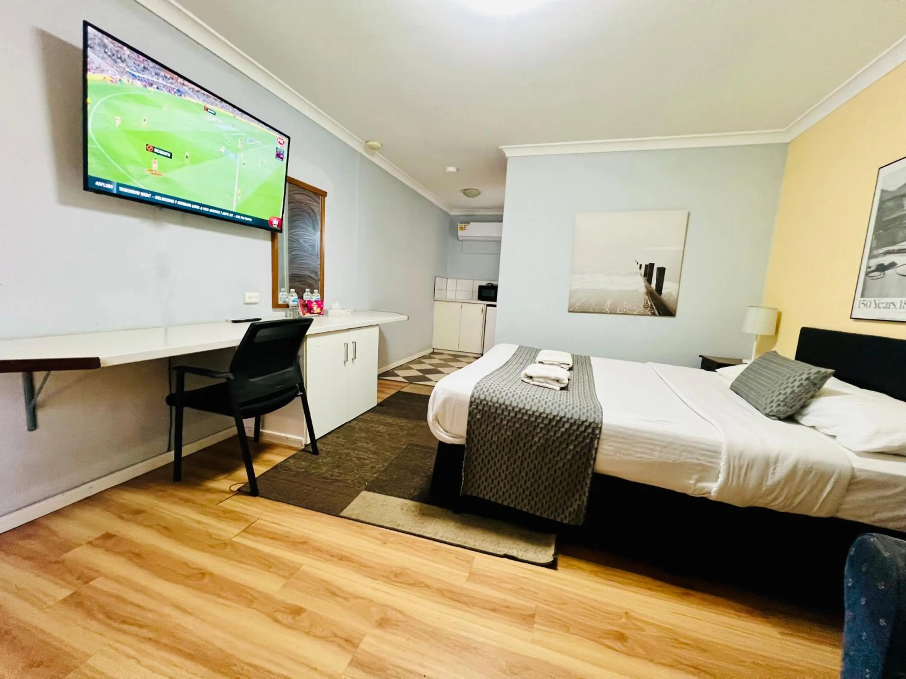 Bed in Merredin Olympic Motel