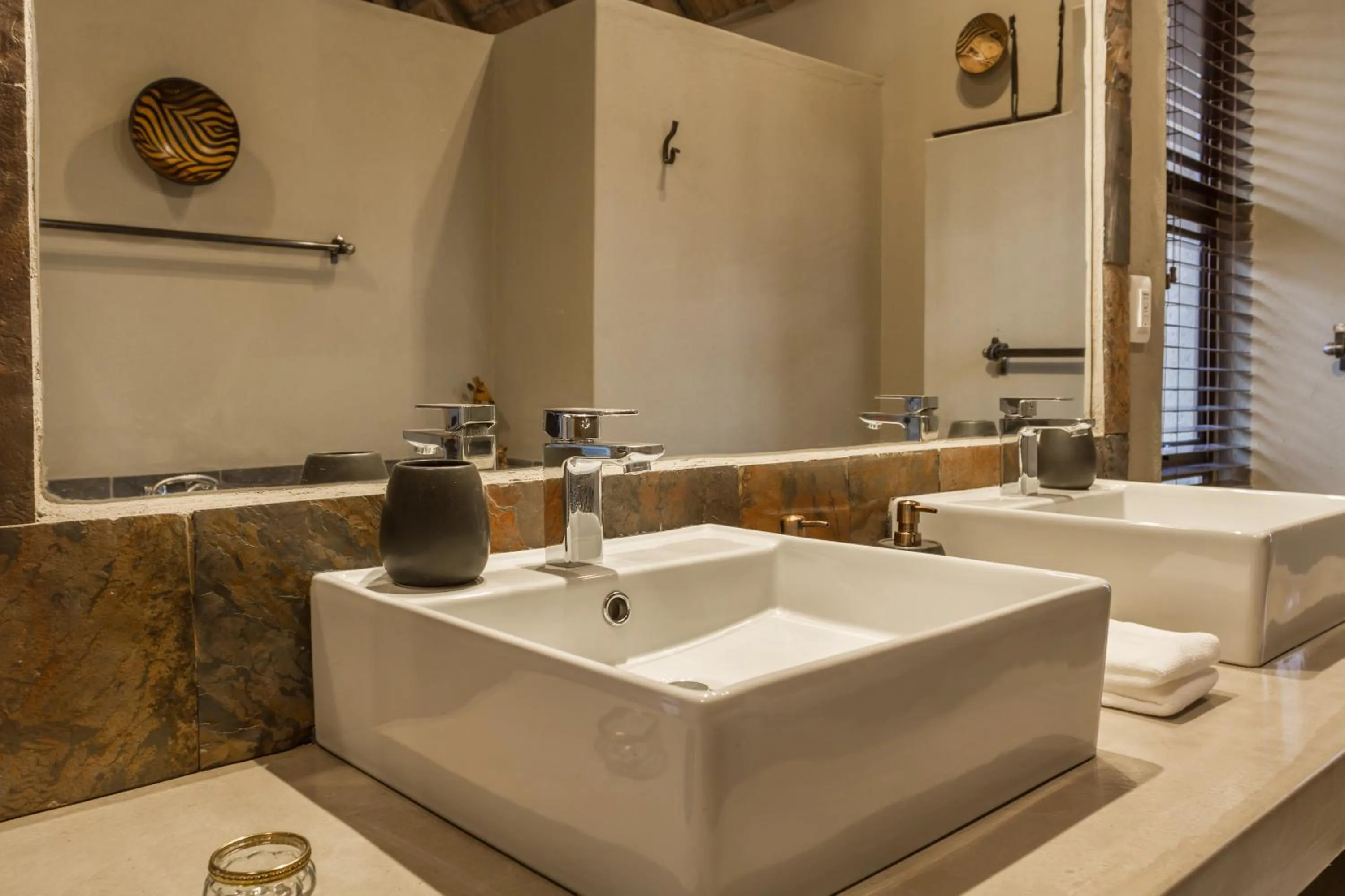 Bathroom in Ukuthula Bush Lodge