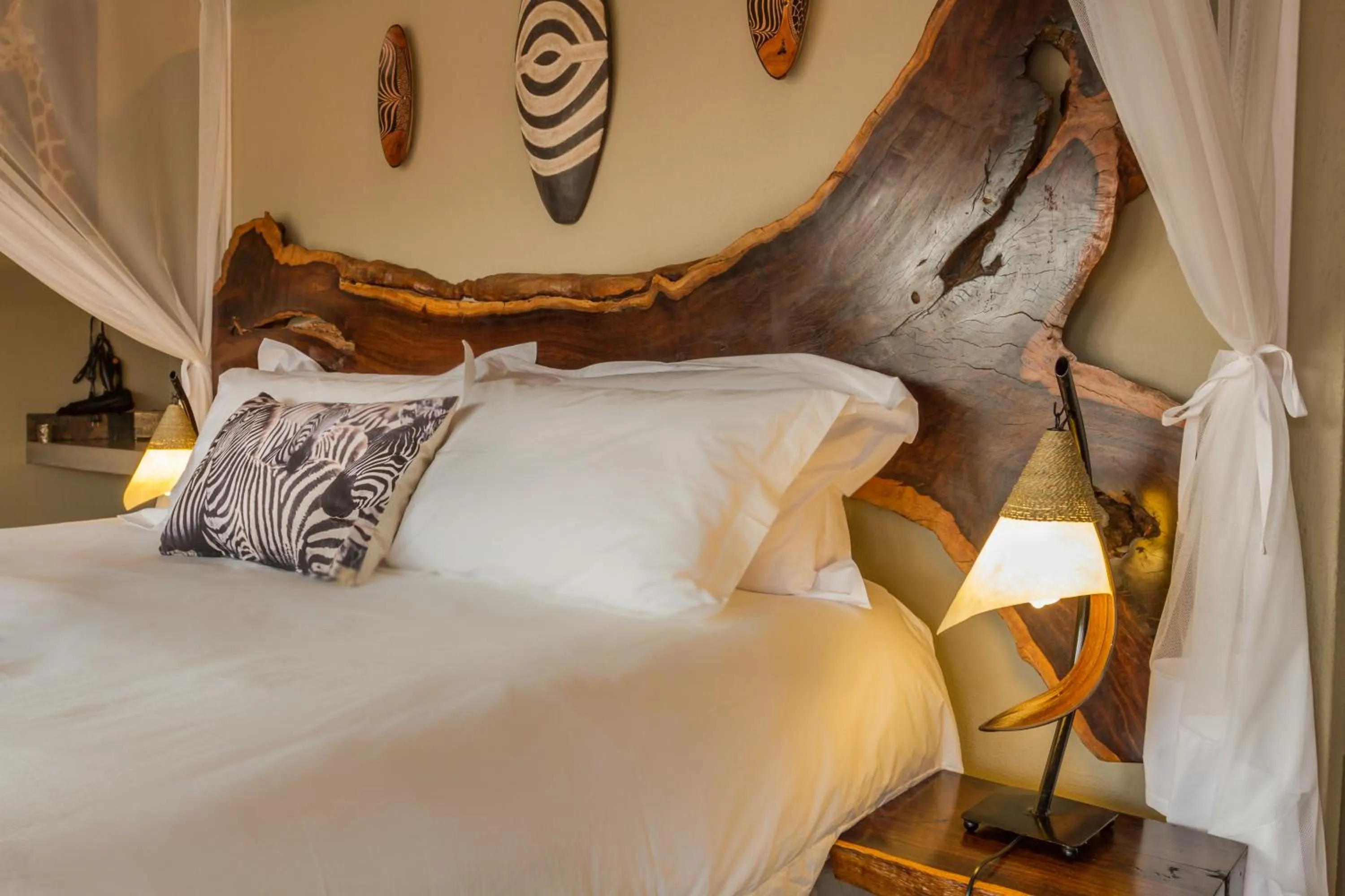 Bed in Ukuthula Bush Lodge