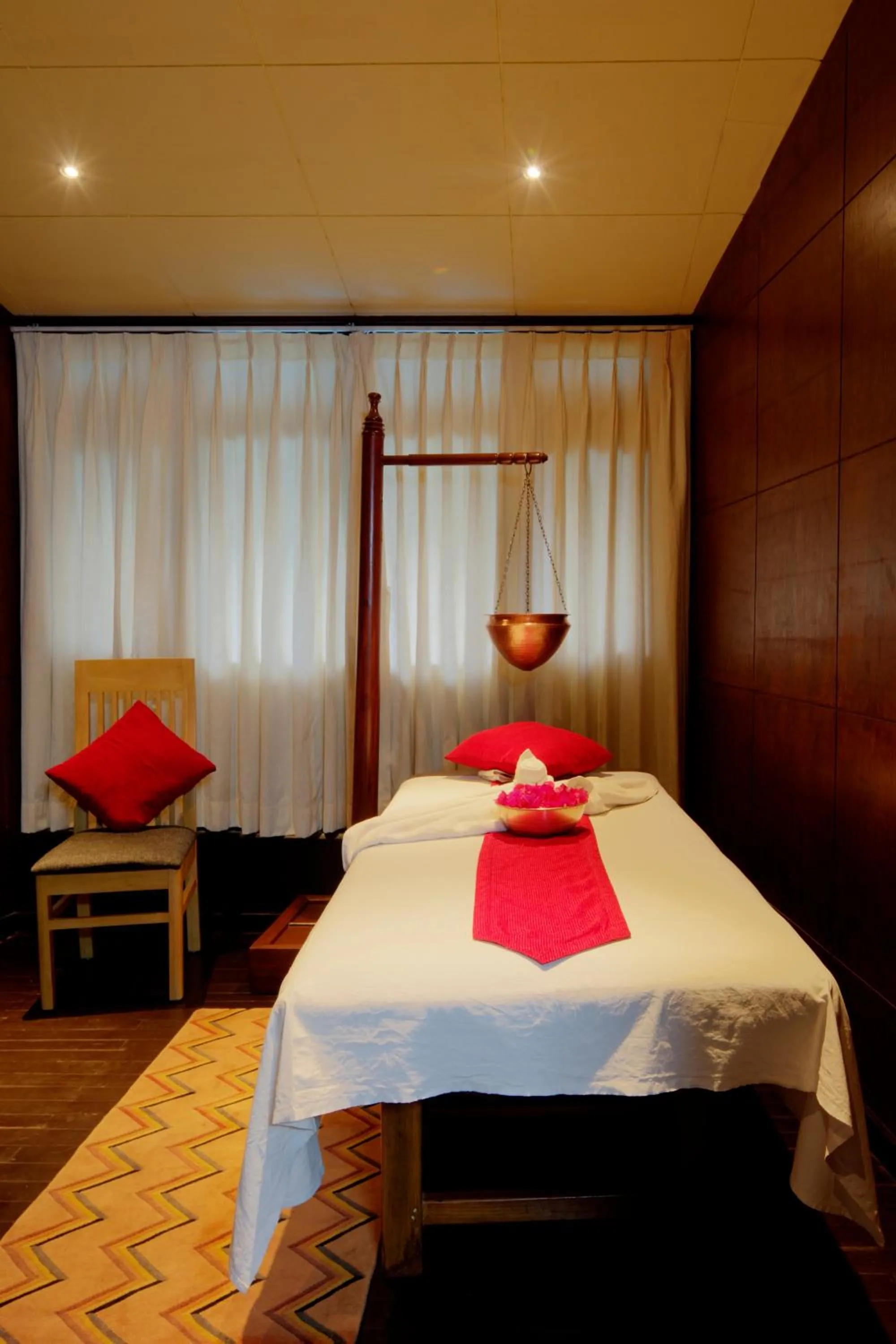 Massage, Bed in Fish Tail Lodge