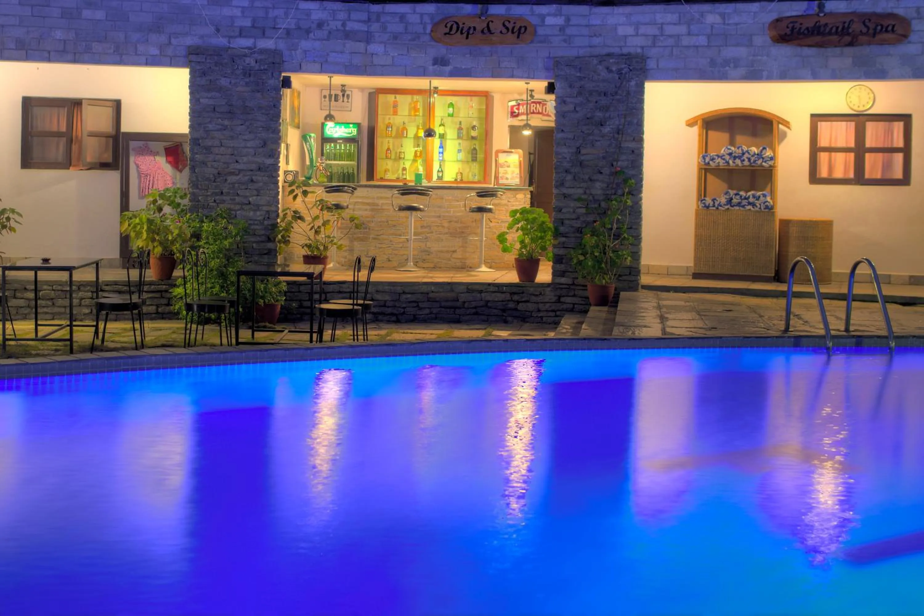 Swimming pool in Fish Tail Lodge