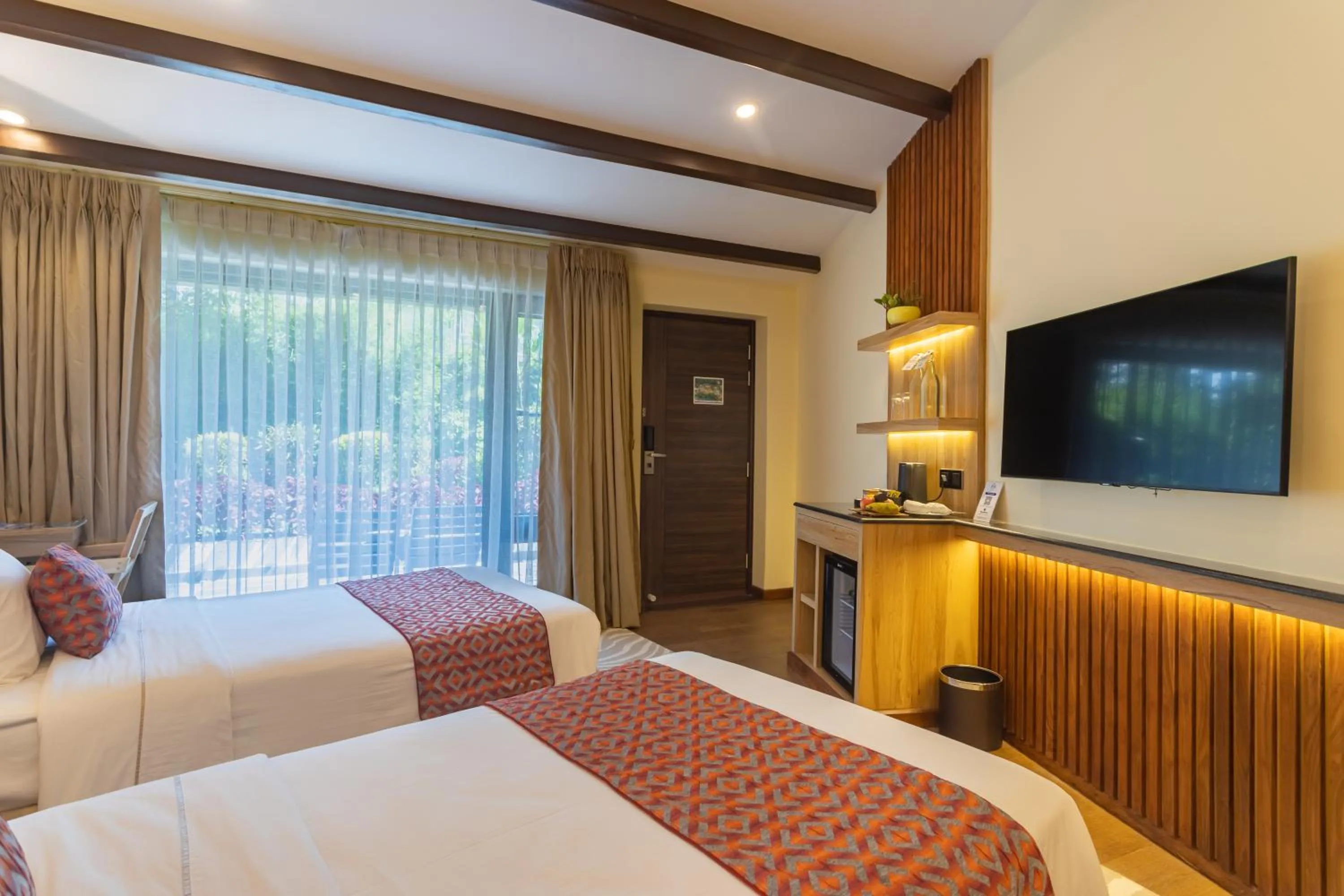 Photo of the whole room, Bed in Fish Tail Lodge