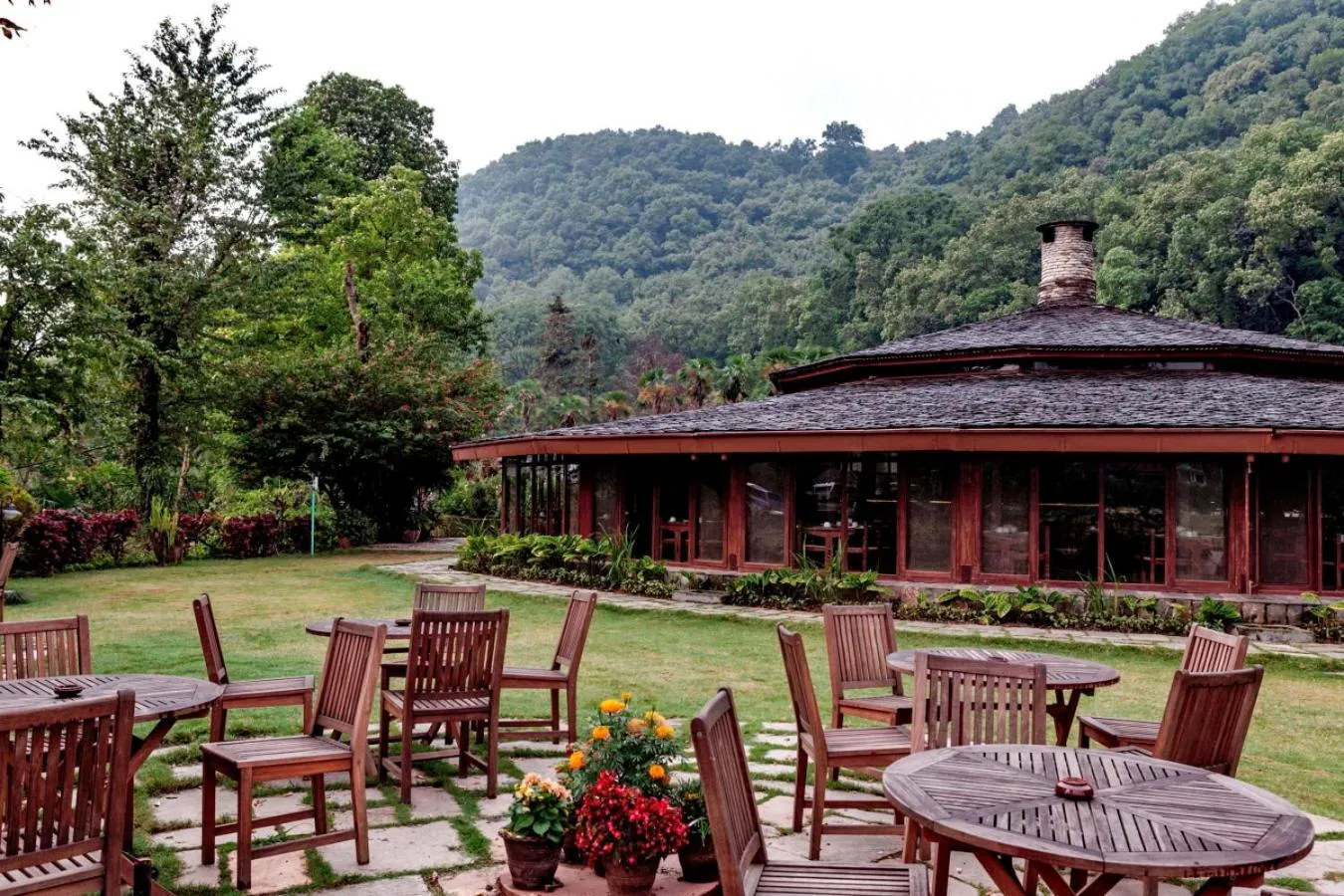 Restaurant/places to eat in Fish Tail Lodge