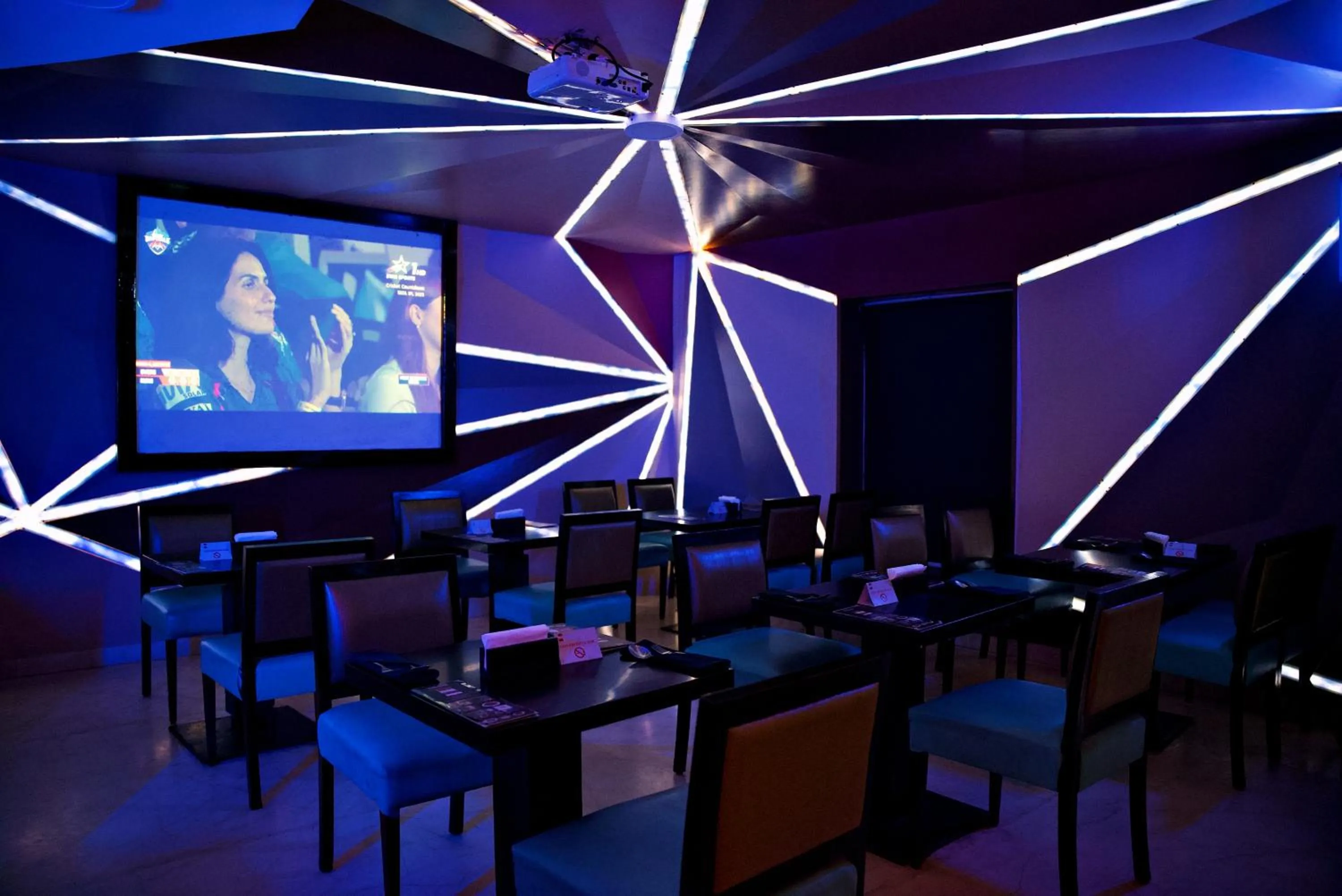 Lounge or bar in La Woods Hotel