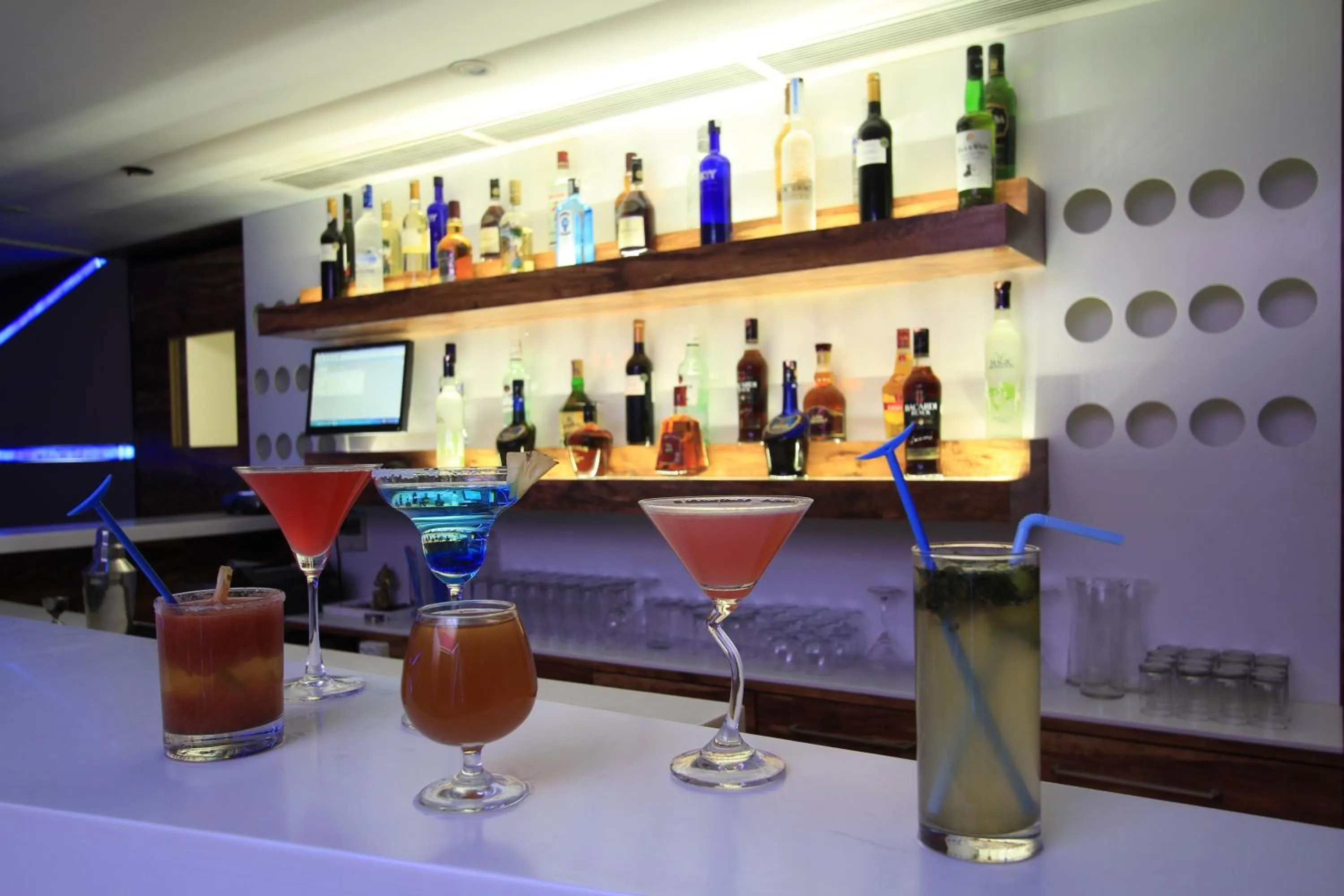 Lounge or bar in La Woods Hotel