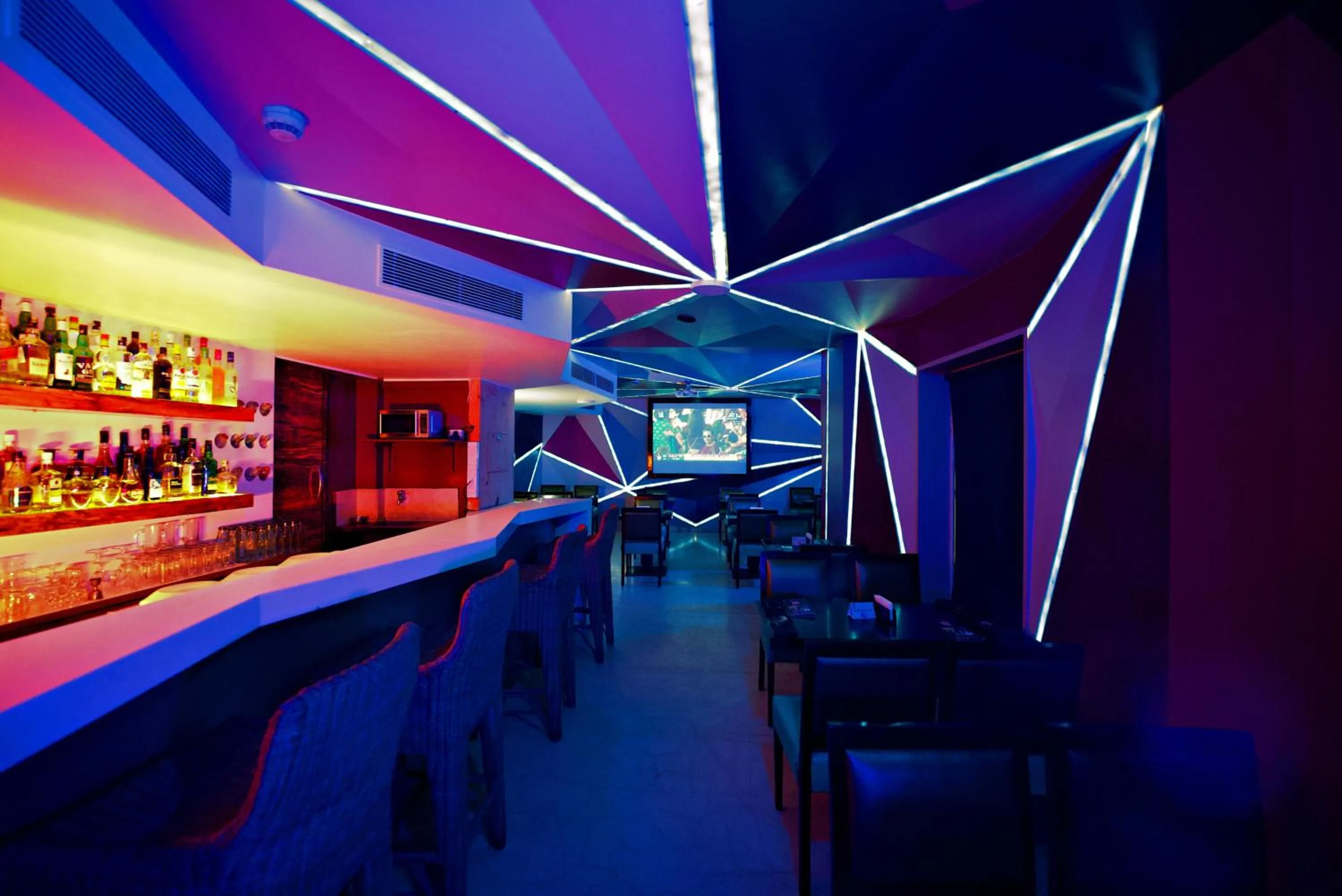 Lounge or bar in La Woods Hotel