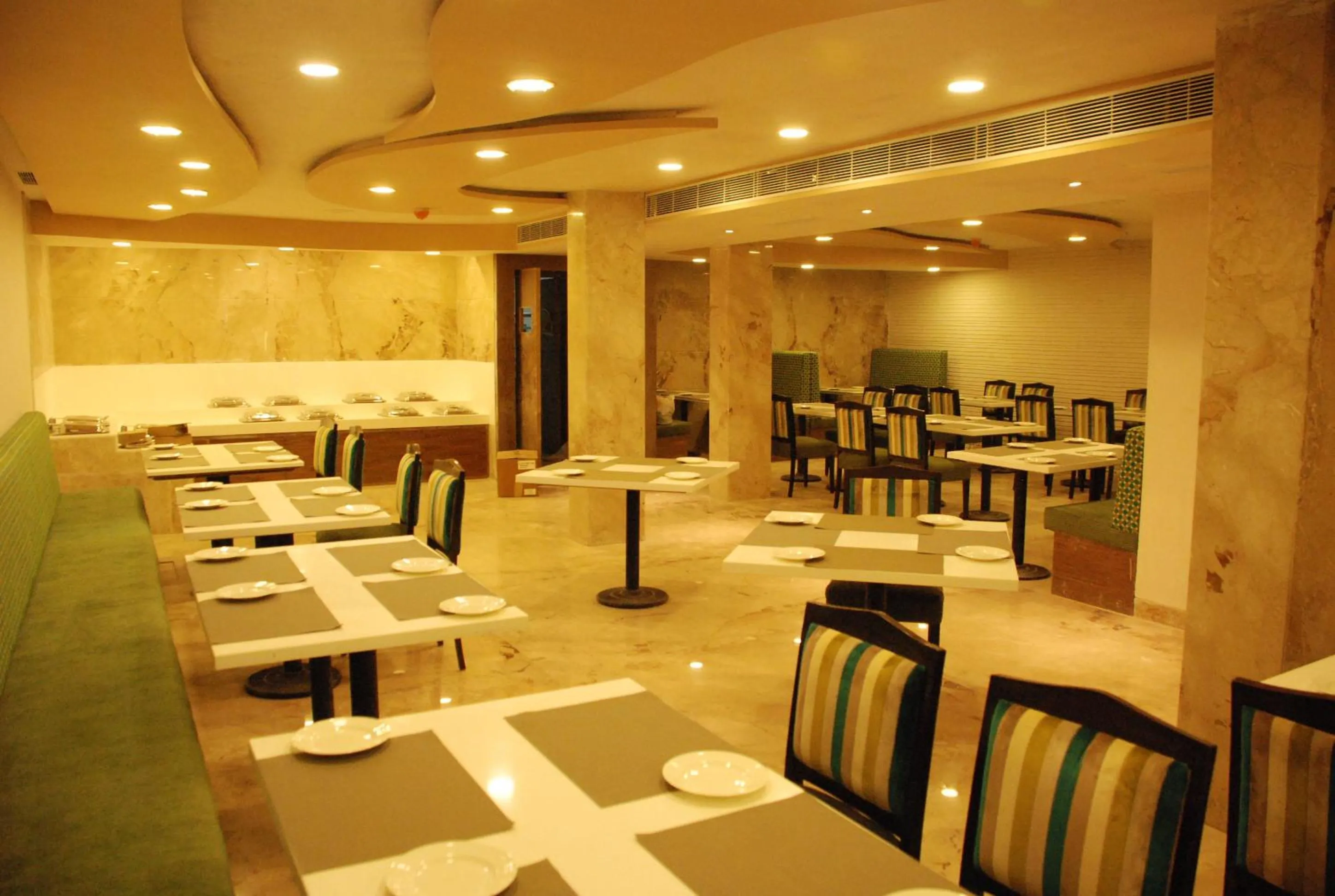 Restaurant/places to eat in La Woods Hotel