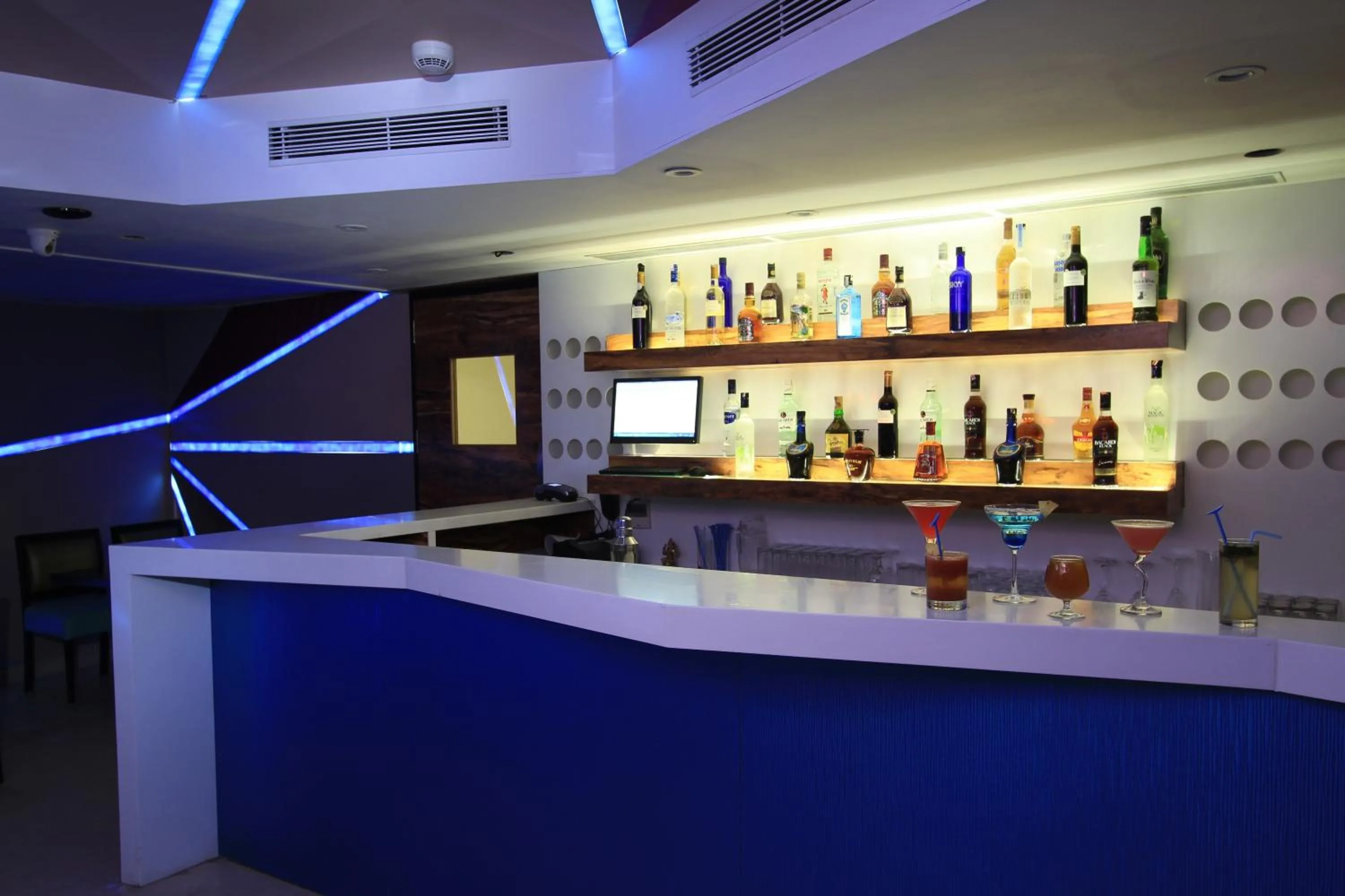 Lounge or bar in La Woods Hotel