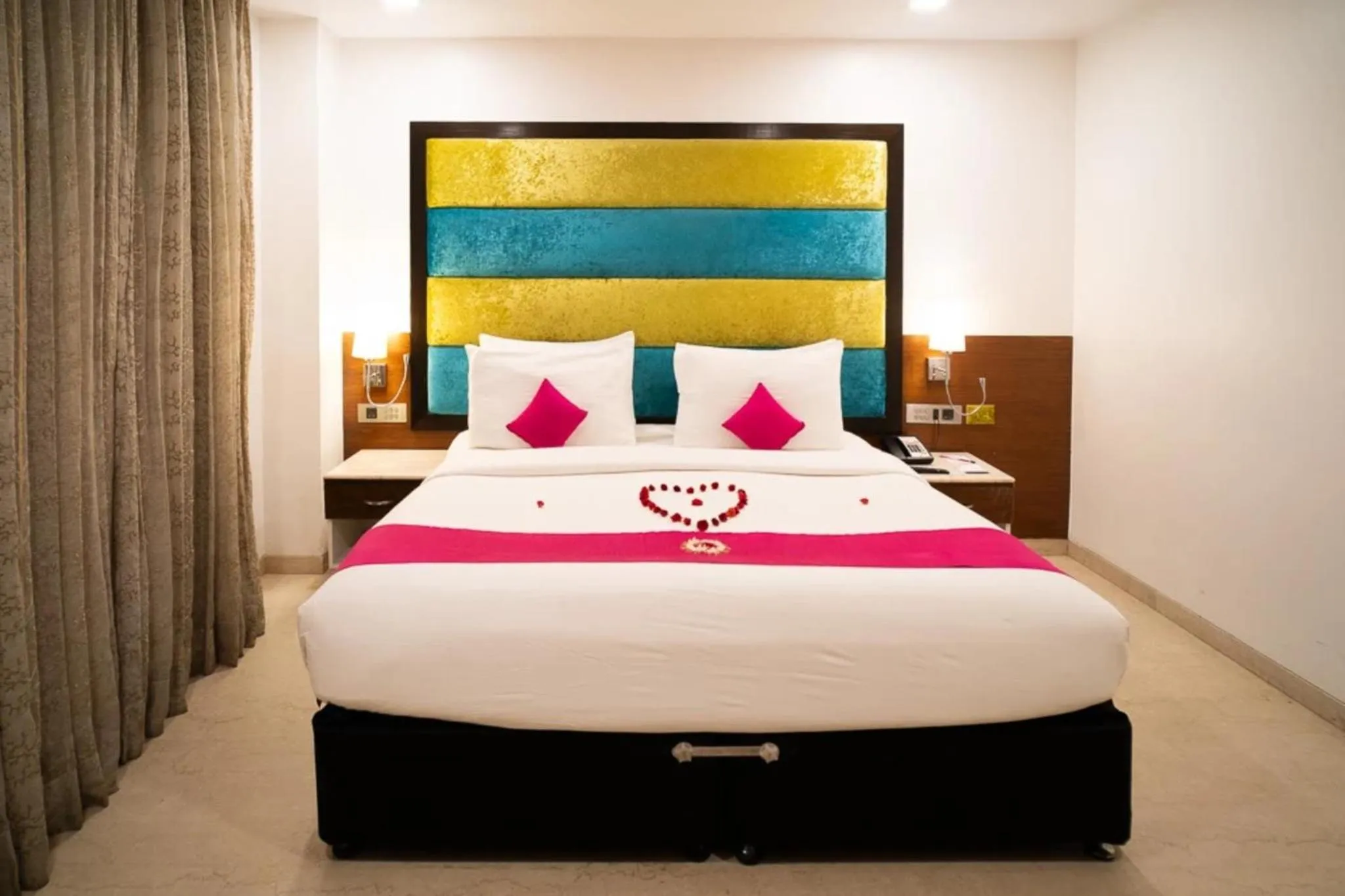 Bedroom, Bed in La Woods Hotel