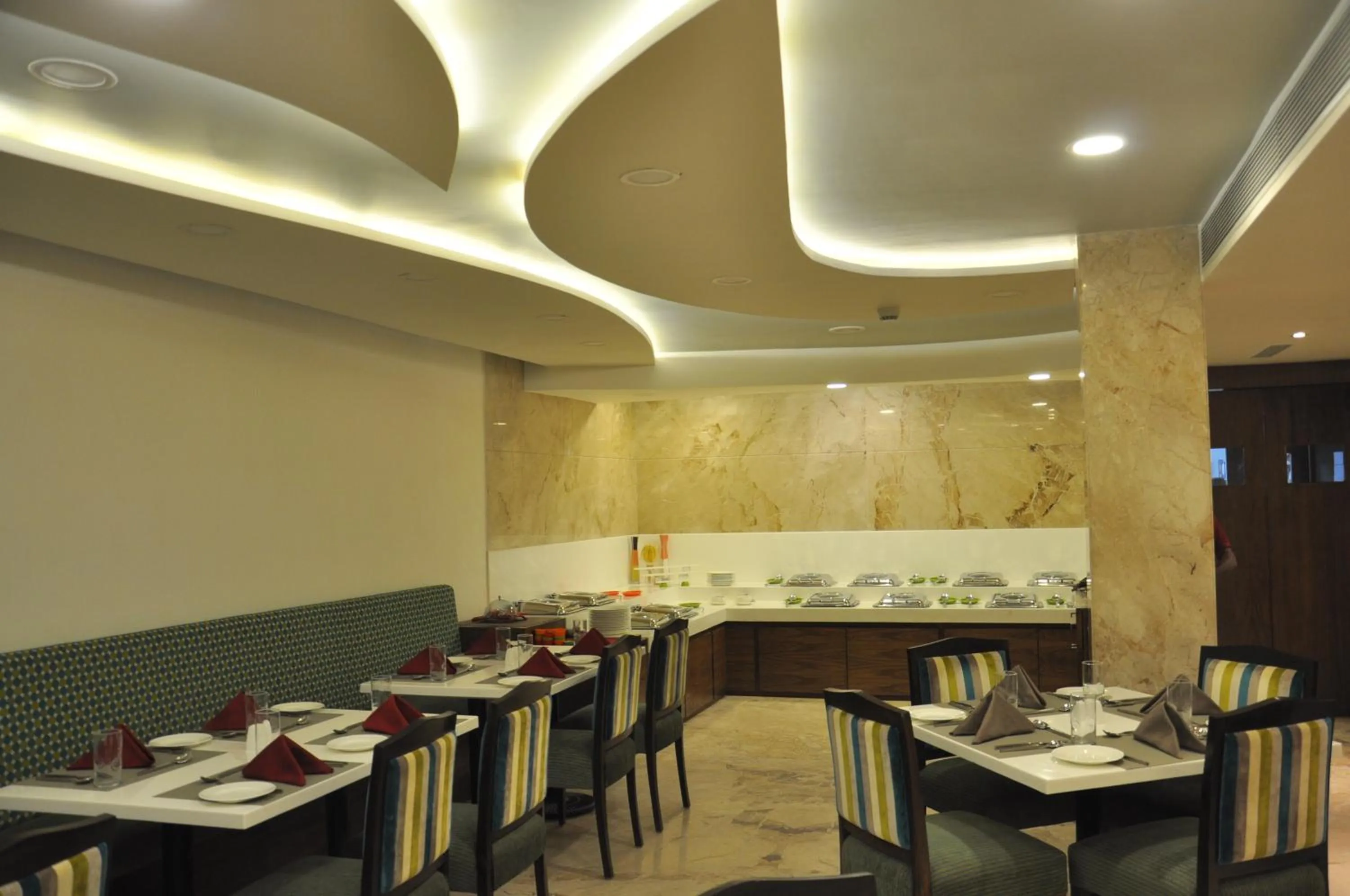 Restaurant/places to eat in La Woods Hotel