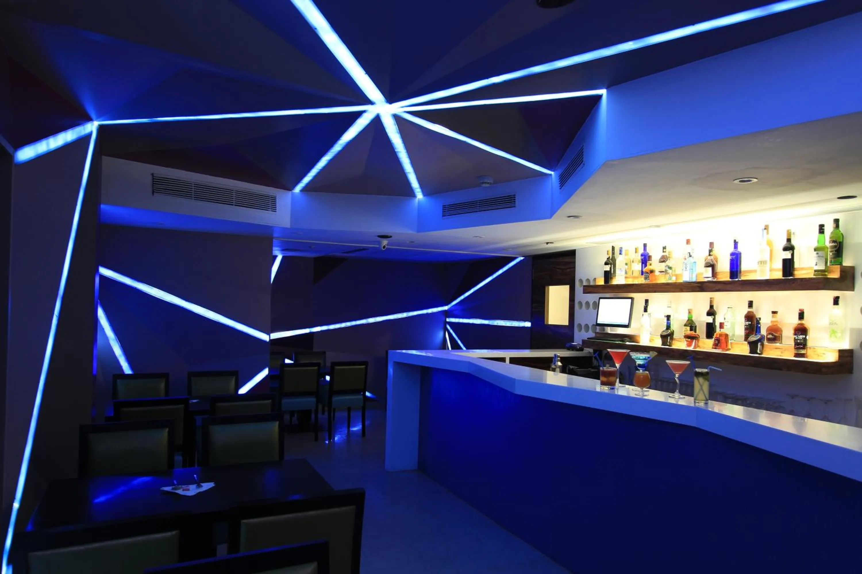 Lounge or bar in La Woods Hotel