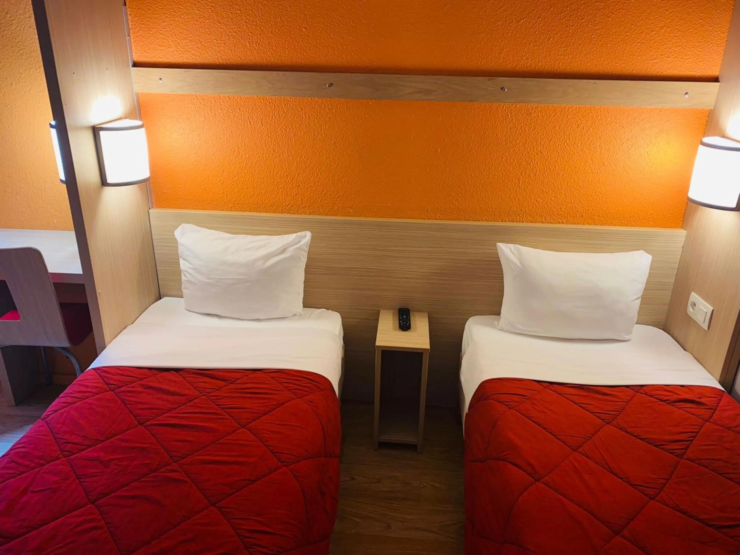 Bedroom, Bed in Premiere Classe Roissy CDG - Paris Nord 2 - Parc des Expositions