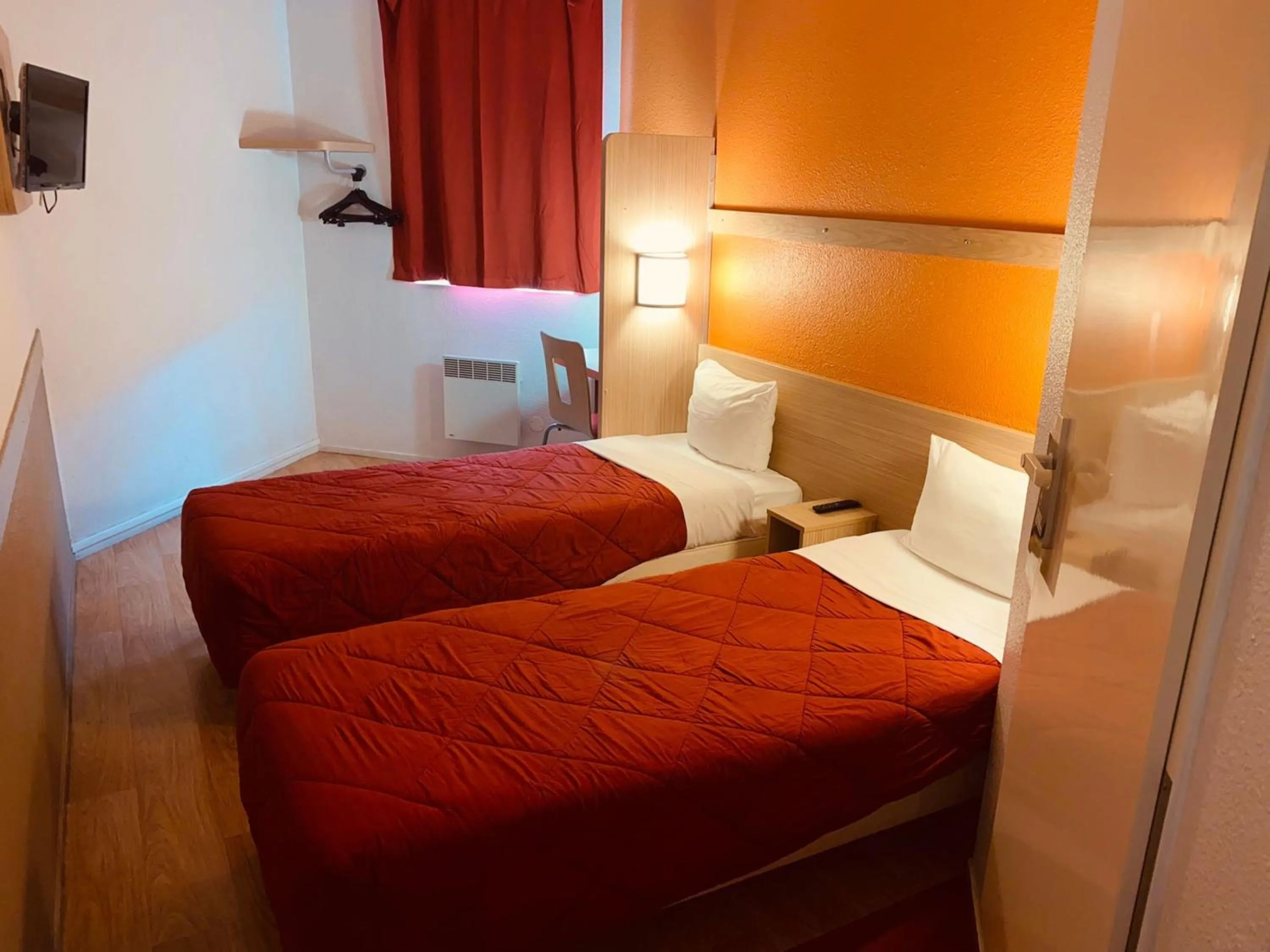 Bedroom, Bed in Premiere Classe Roissy CDG - Paris Nord 2 - Parc des Expositions