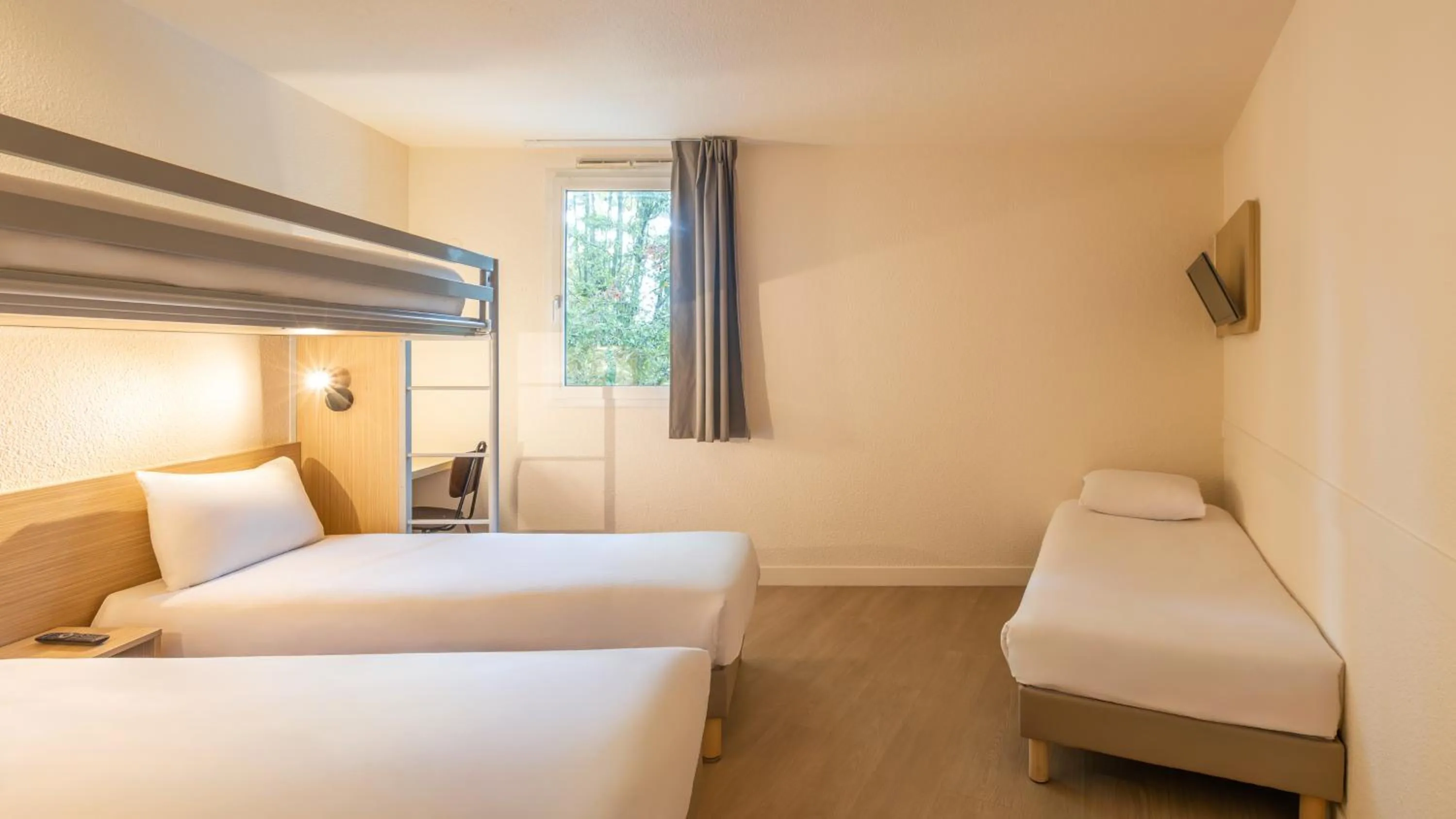 Bed in Premiere Classe Roissy CDG - Paris Nord 2 - Parc des Expositions