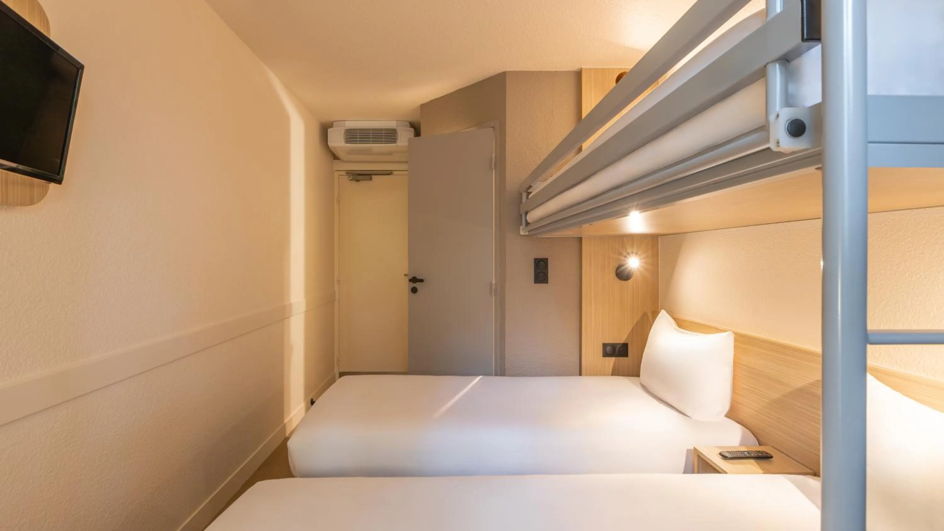 Bed in Premiere Classe Roissy CDG - Paris Nord 2 - Parc des Expositions