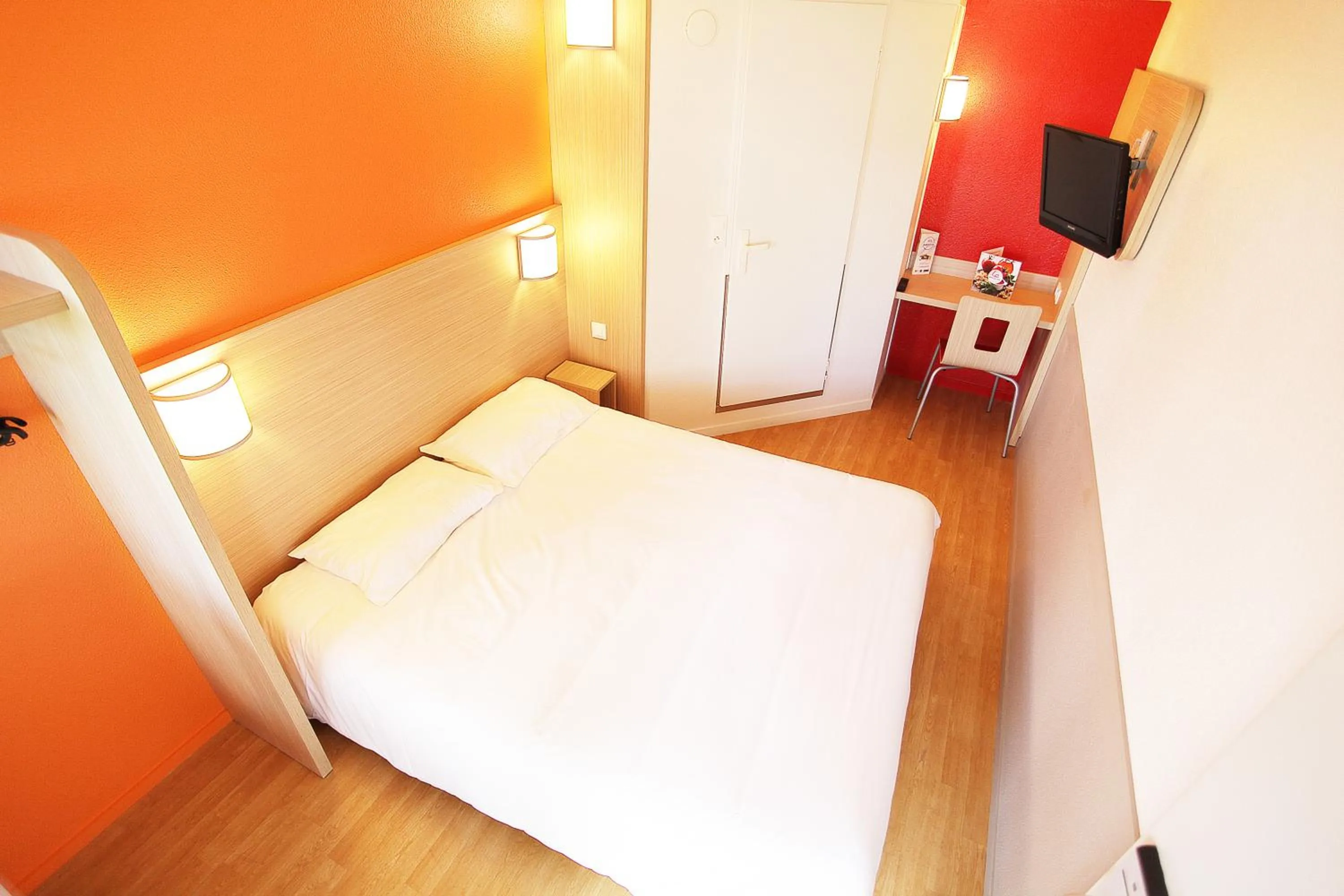 Bedroom in Premiere Classe Orange