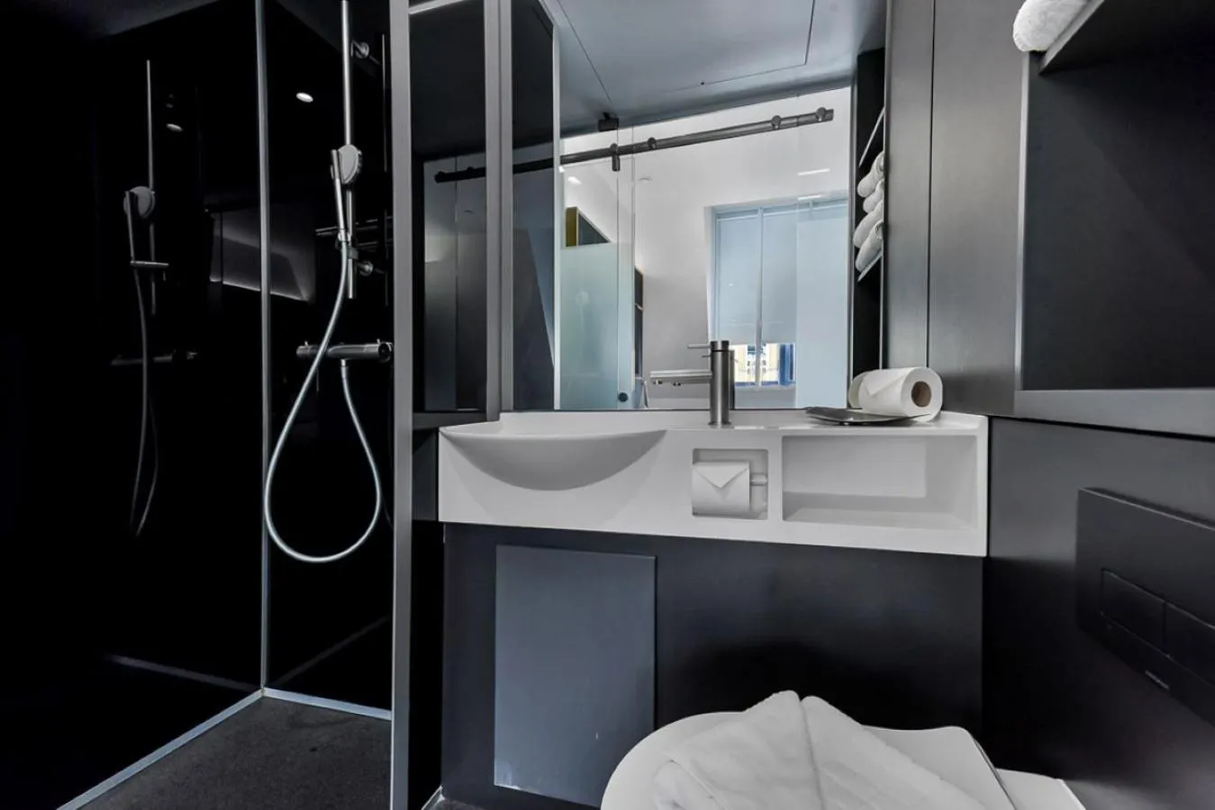 Shower in The Z Hotel Holborn