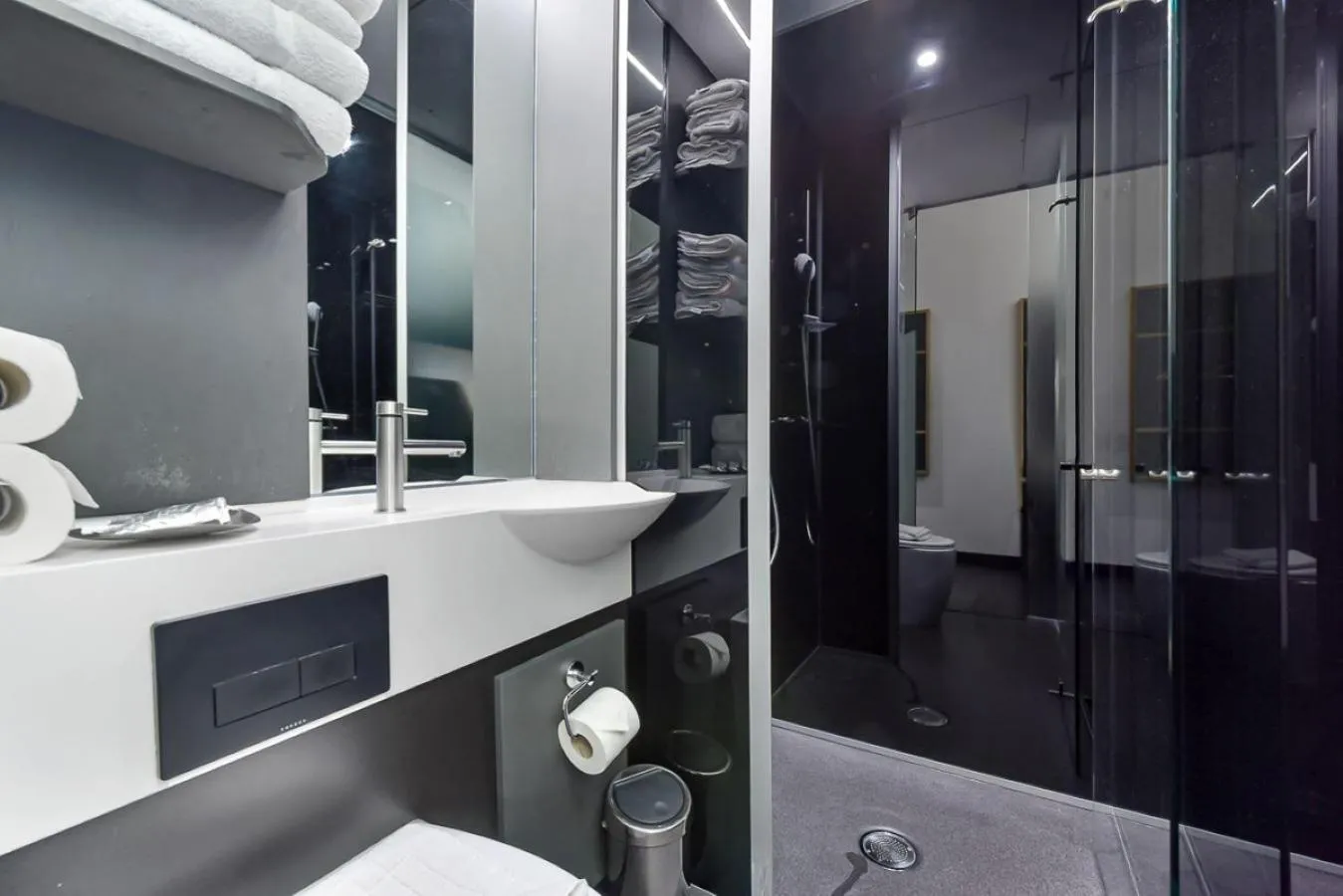 Shower in The Z Hotel Holborn