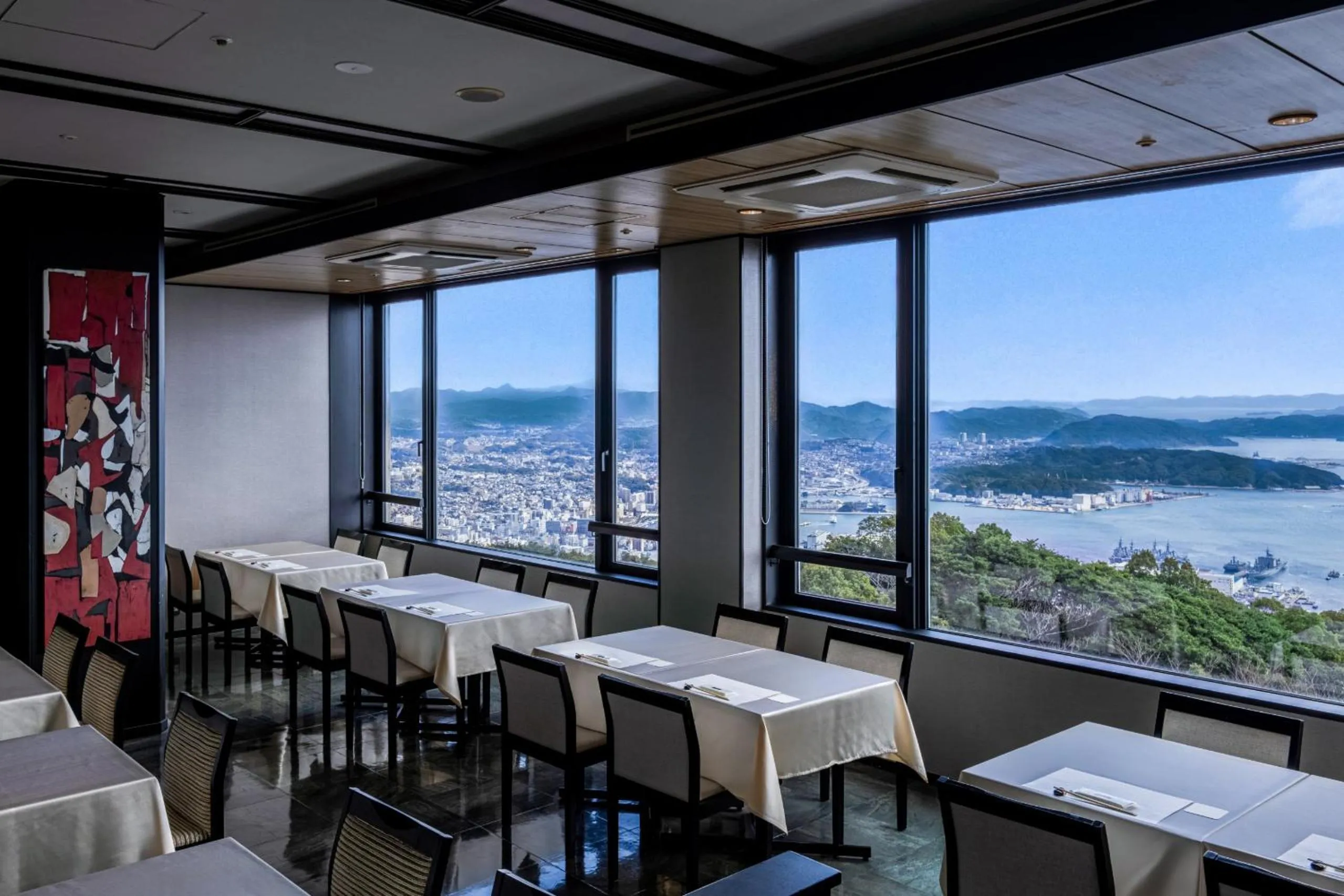 Restaurant/places to eat in Yumihari-no-Oka Hotel