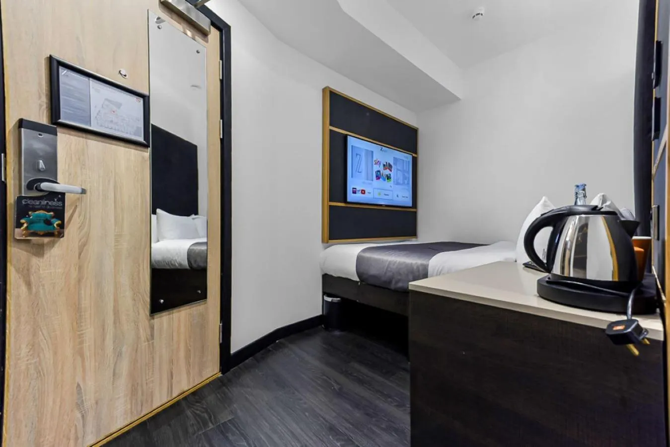 Bedroom, Bed in The Z Hotel Trafalgar