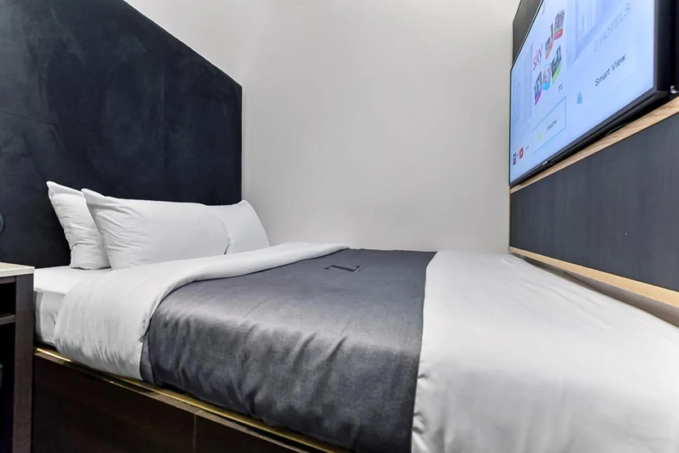 Bed in The Z Hotel Trafalgar