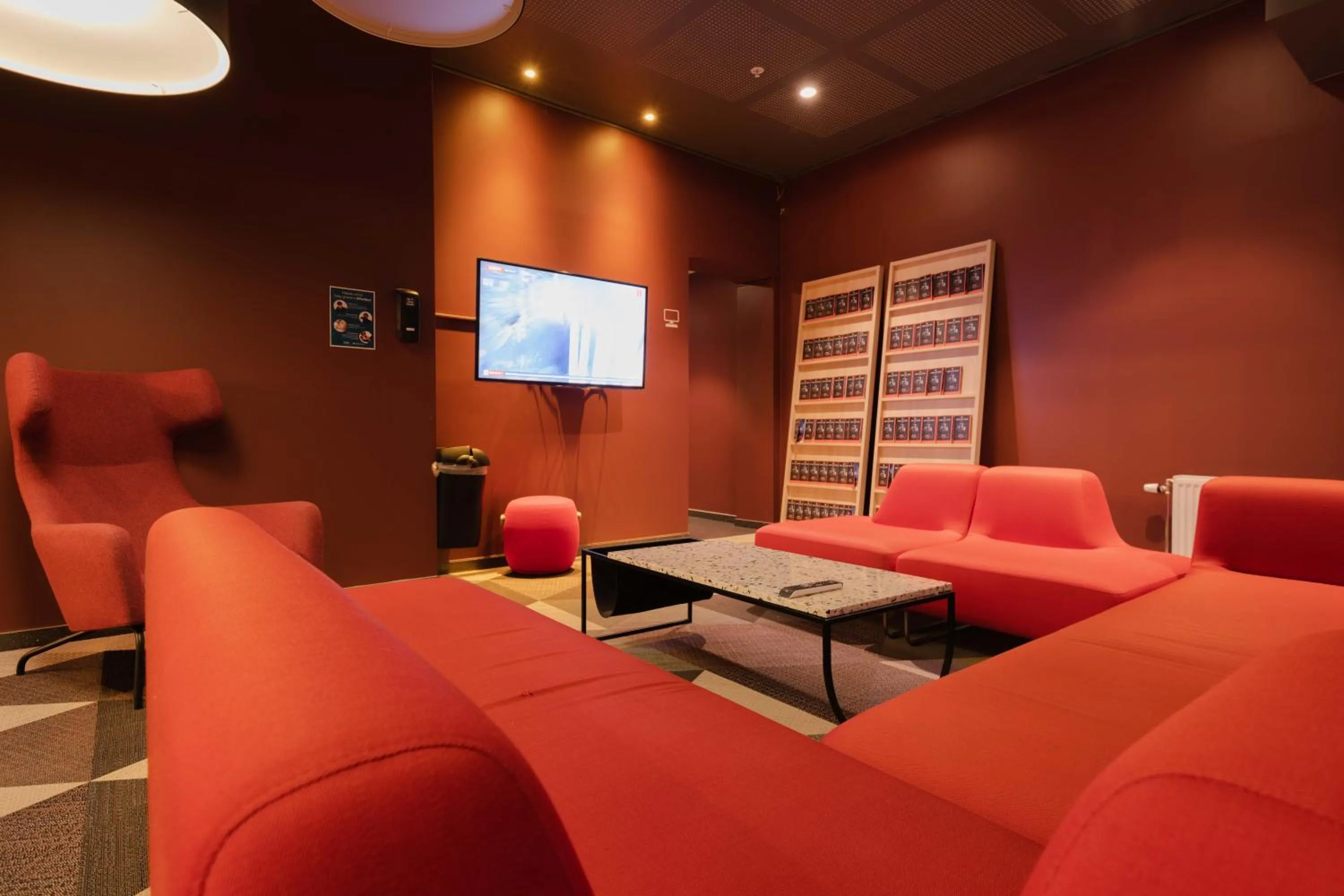 Communal lounge/ TV room in Citybox Oslo