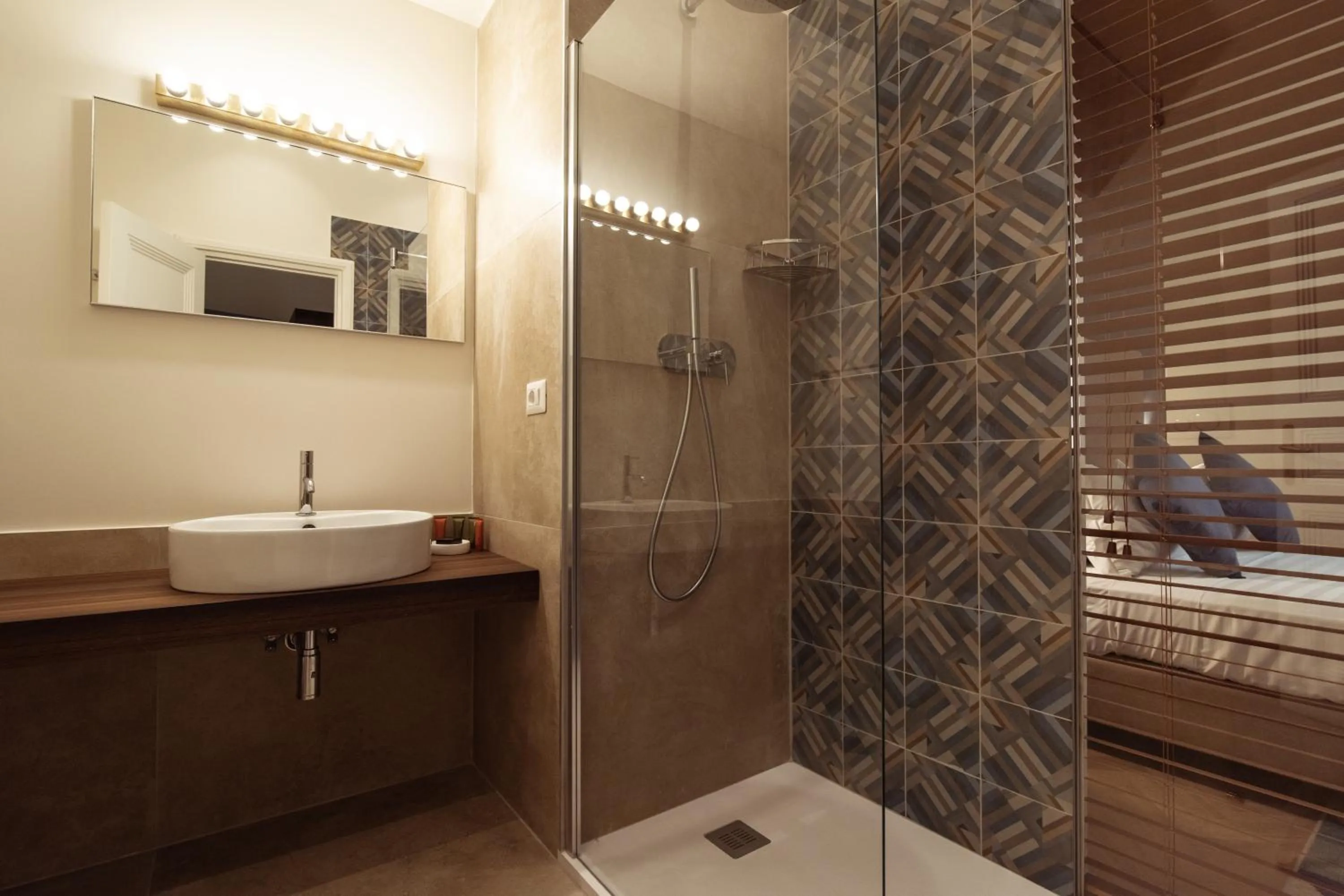 Shower in BEIGE ET BLE' GuestHouse