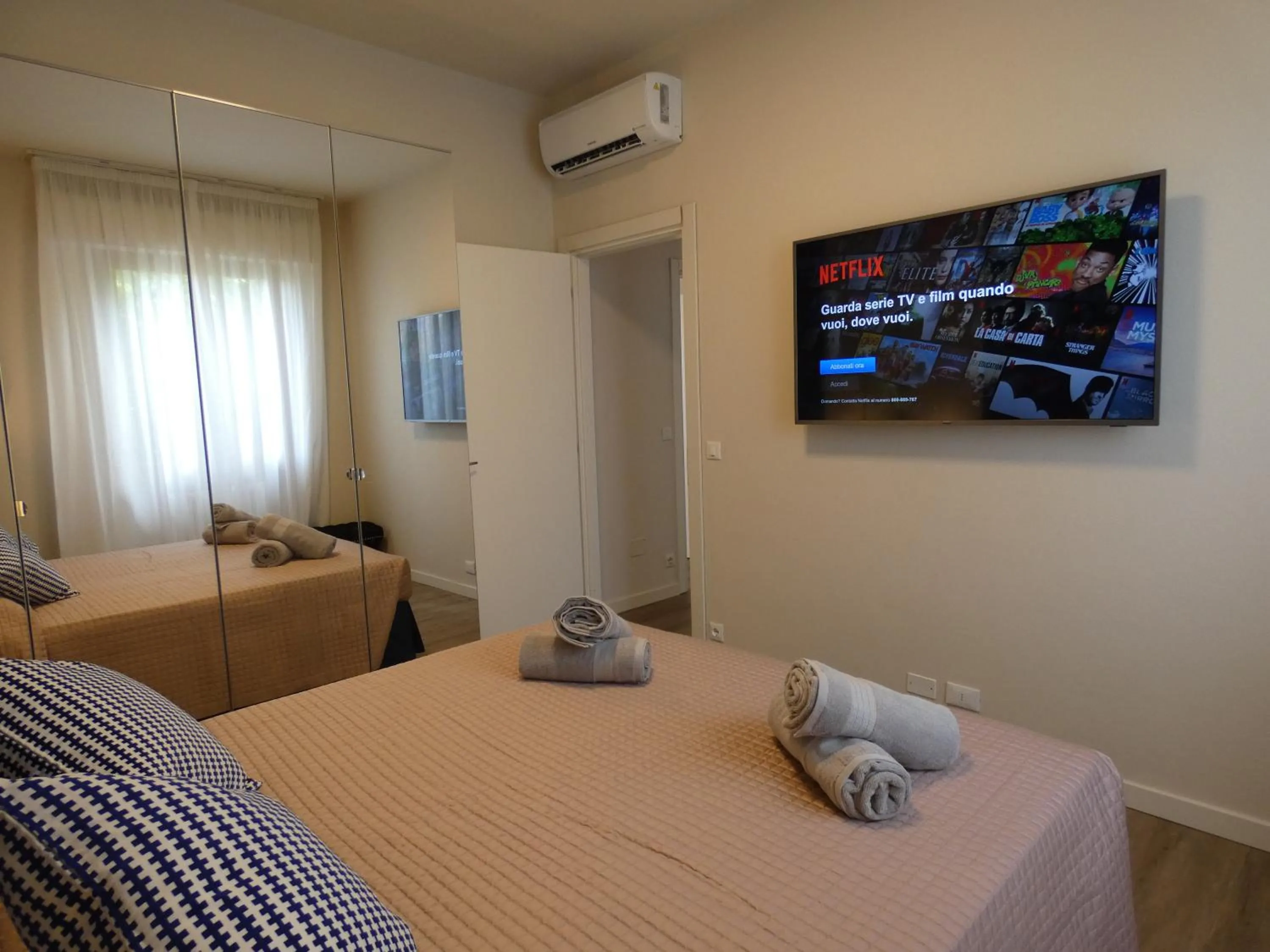 Bed in Villa Allende in Forte dei Marmi