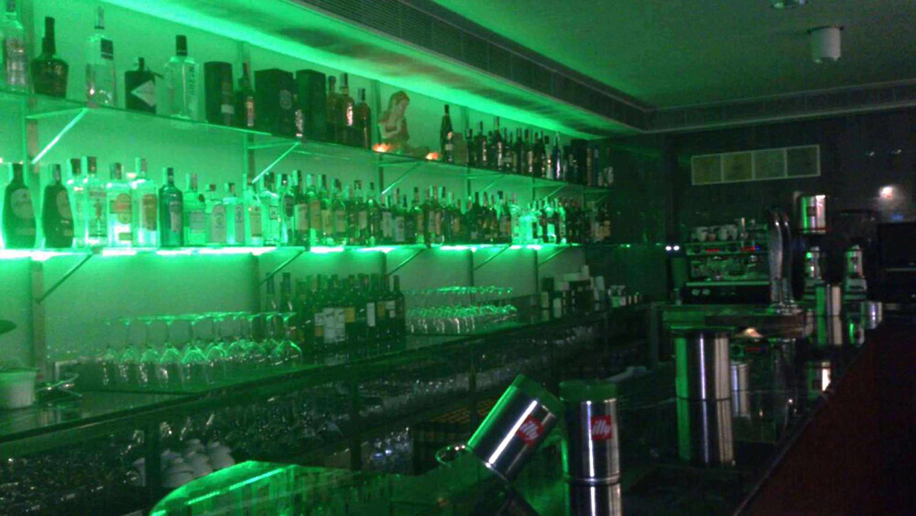 Restaurant/places to eat in Hostal Nirvana