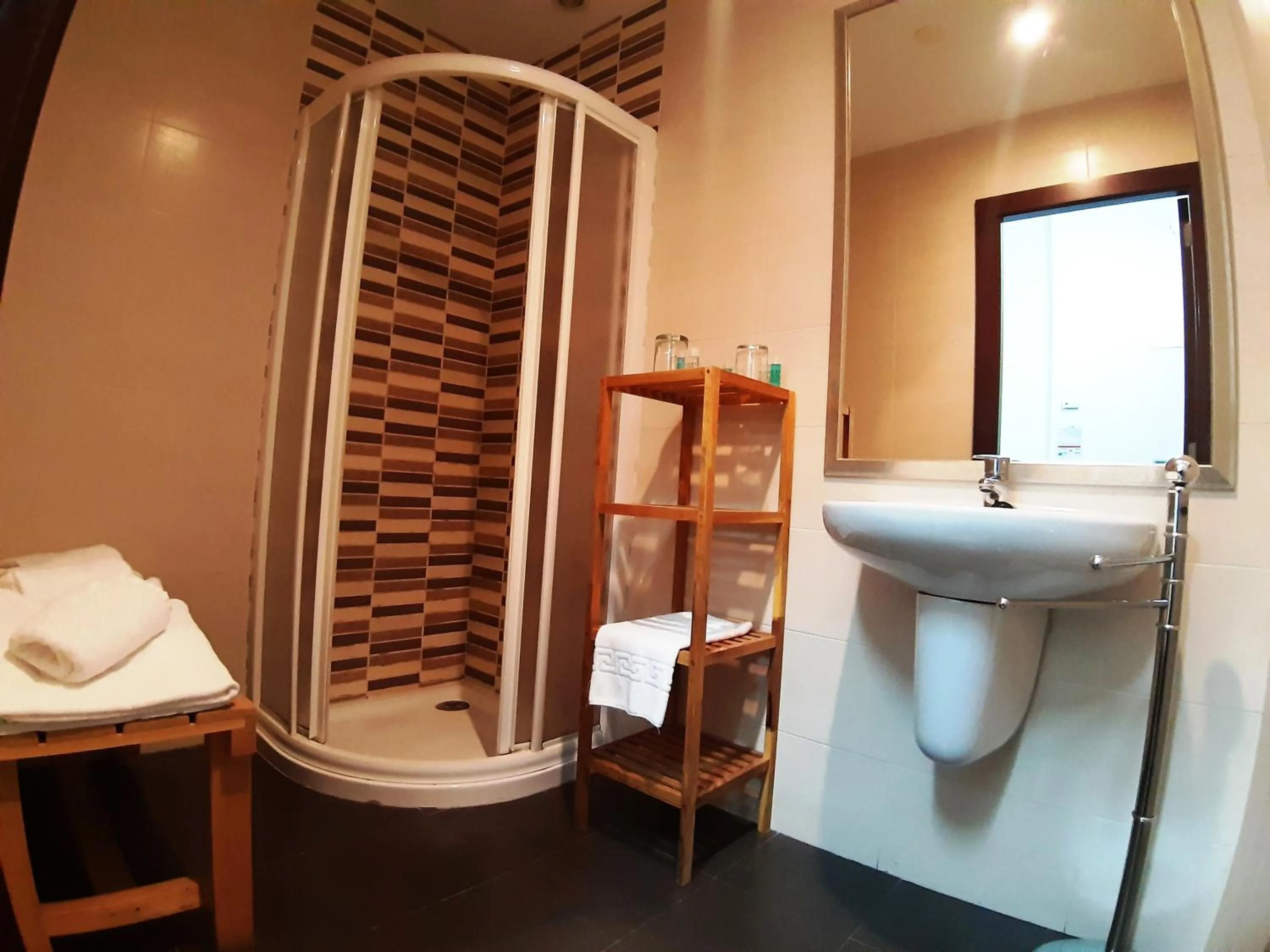 Shower in Hostal Nirvana