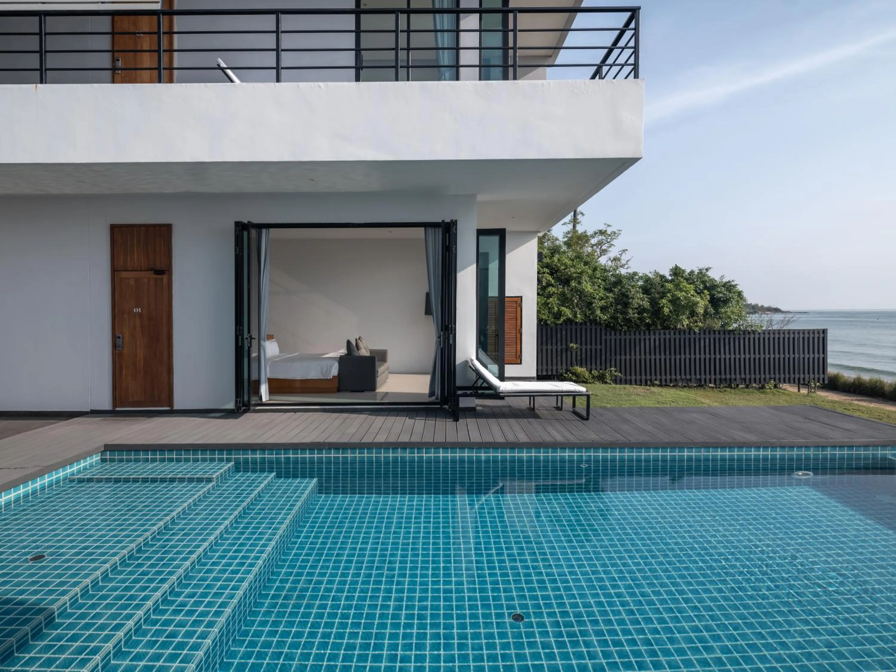 Swimming pool in Sunshine Paradise Resort