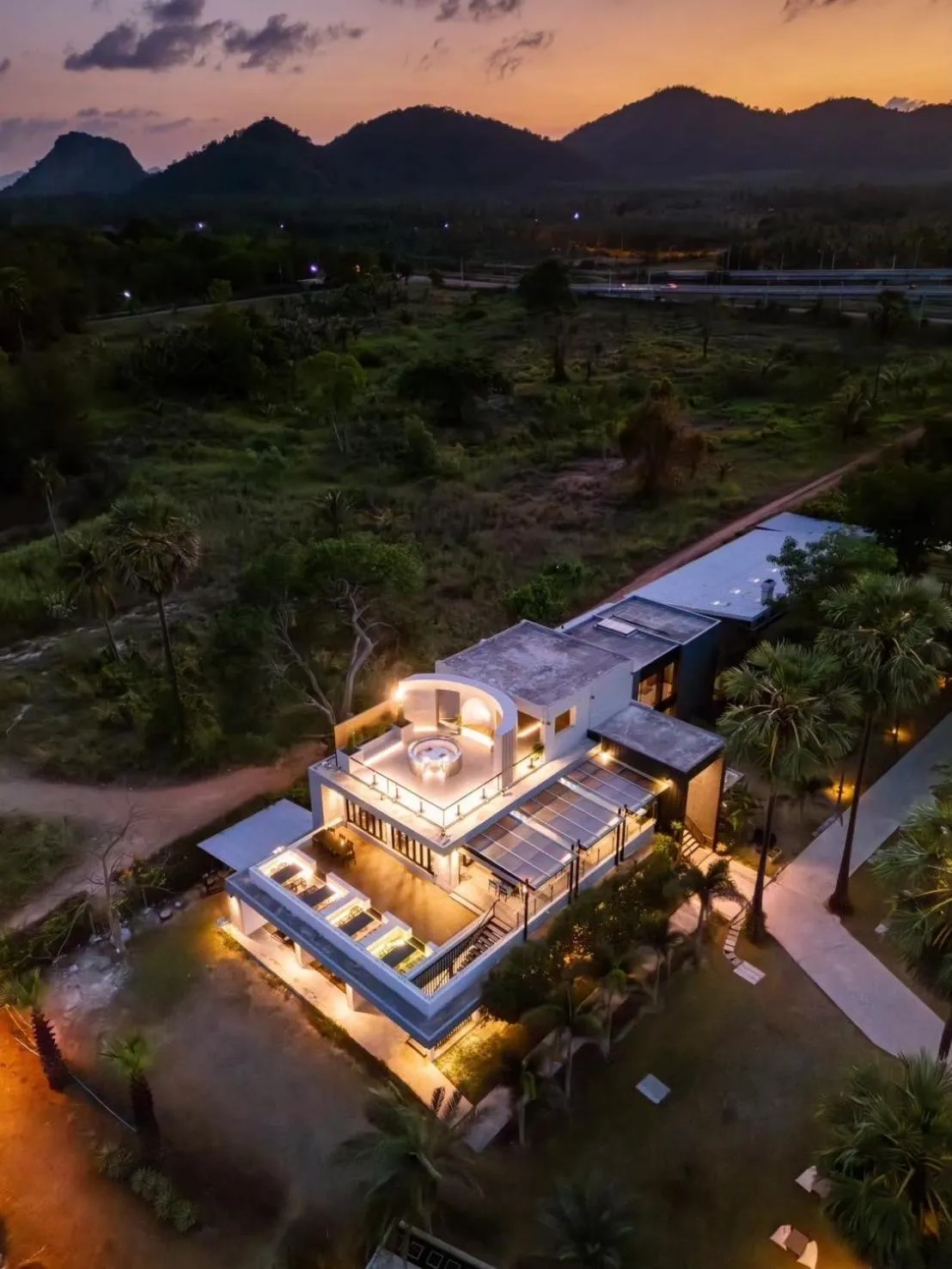 Dining area in Sunshine Paradise Resort