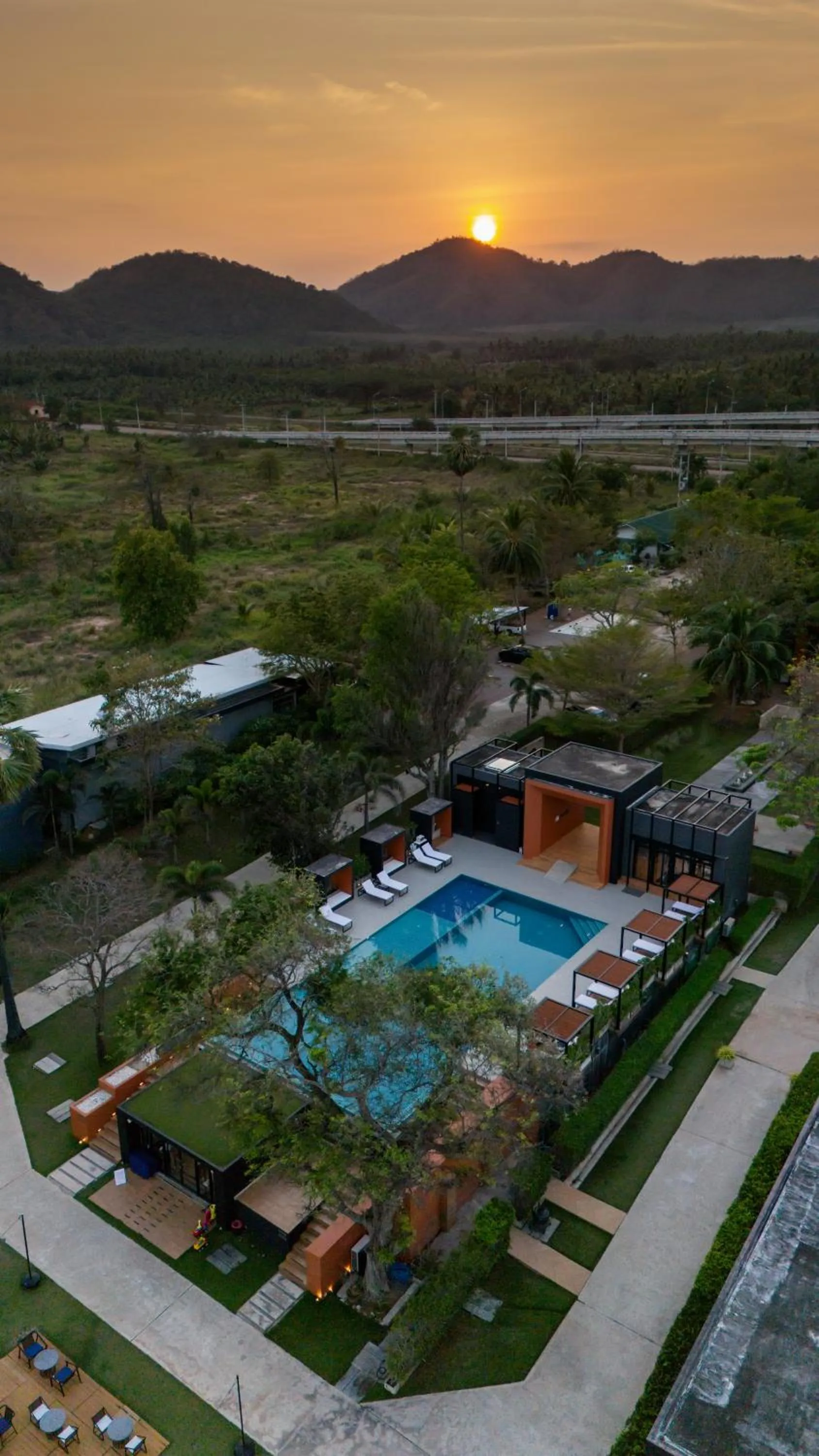 Swimming pool in Sunshine Paradise Resort