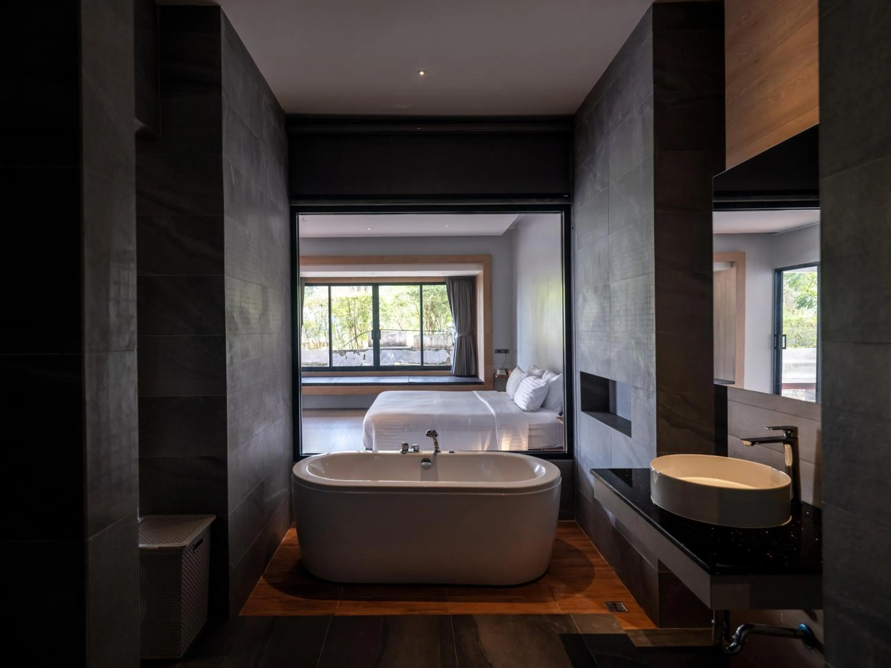 Bath, Bed in Sunshine Paradise Resort