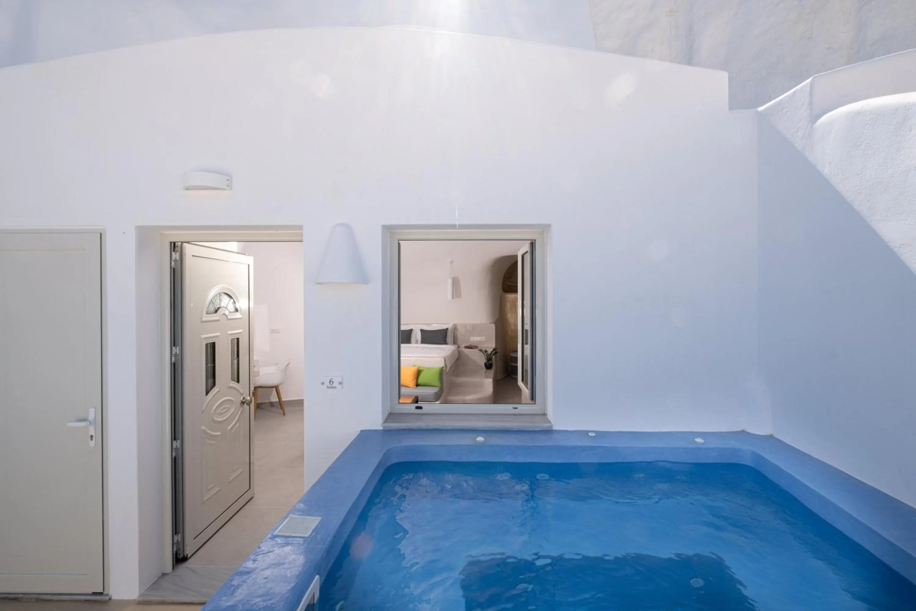 Hot Tub, Bed in Santoterra Antigua Suites