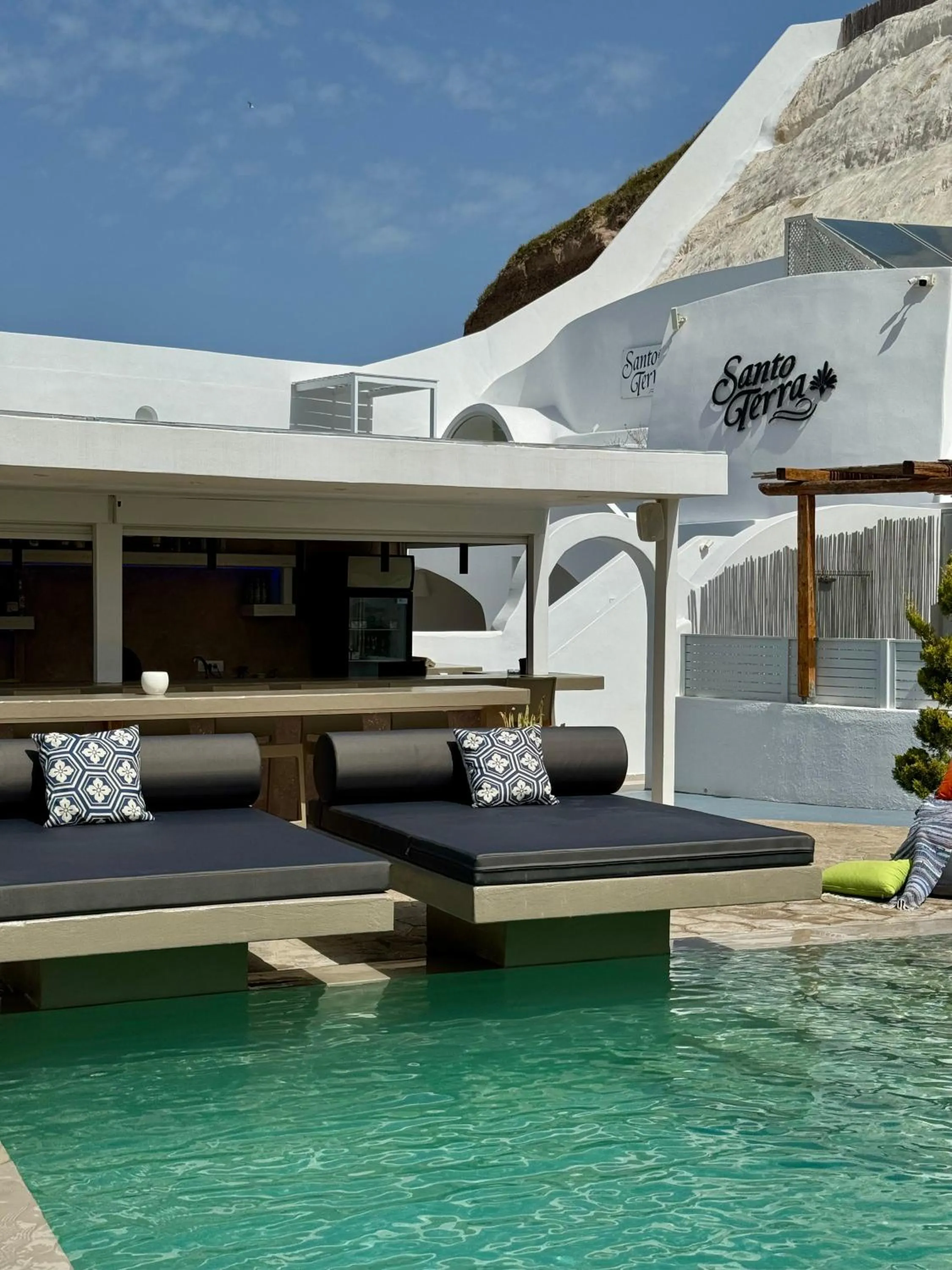 Santoterra Antigua Suites