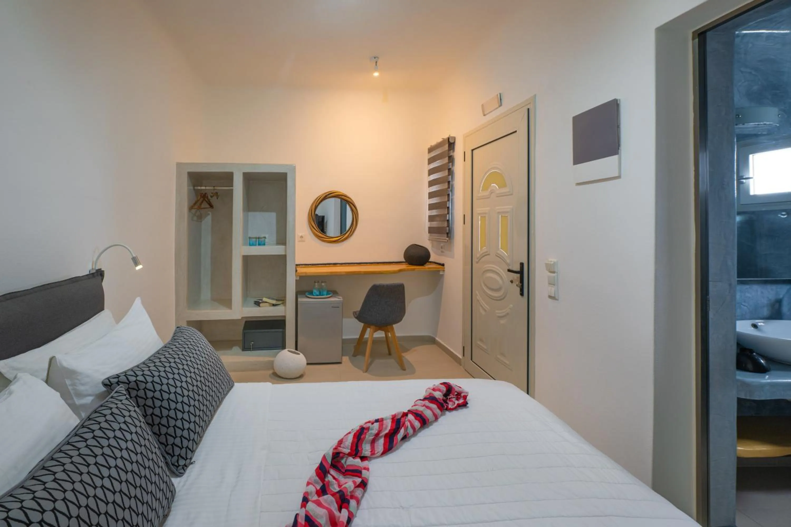 Bed in Santoterra Antigua Suites